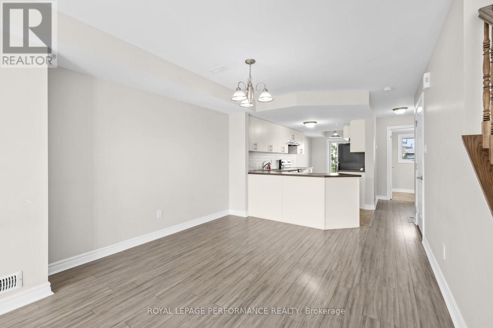 10 - 2224 Marble Crescent