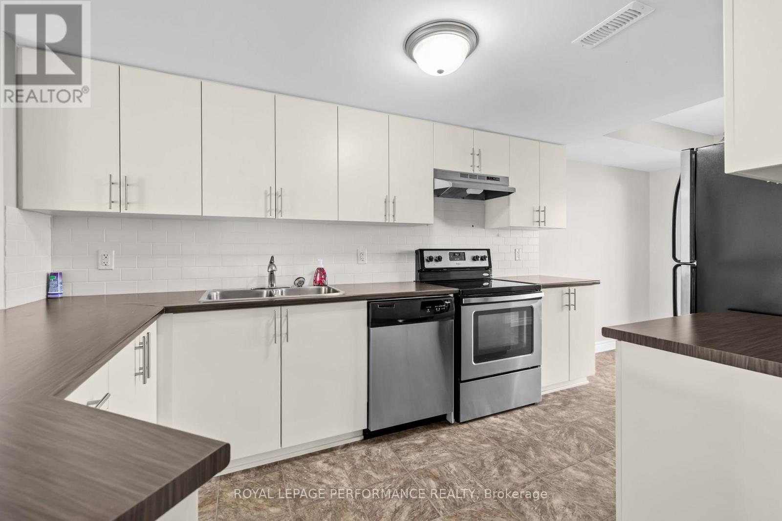 10 - 2224 Marble Crescent