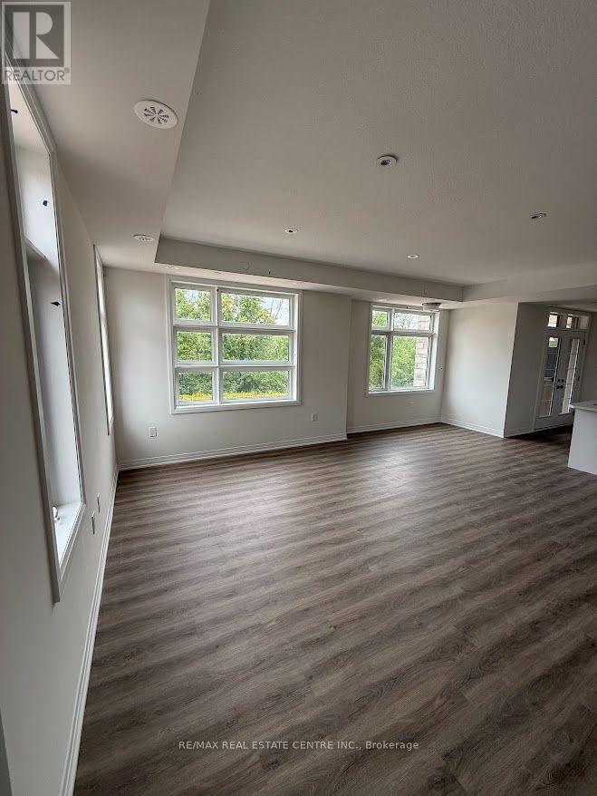 933 North Waterdown Drive, Hamilton (Waterdown), Ontario, L8B1W3, Hamilton (Waterdown), Ontario — photo 4 of 5