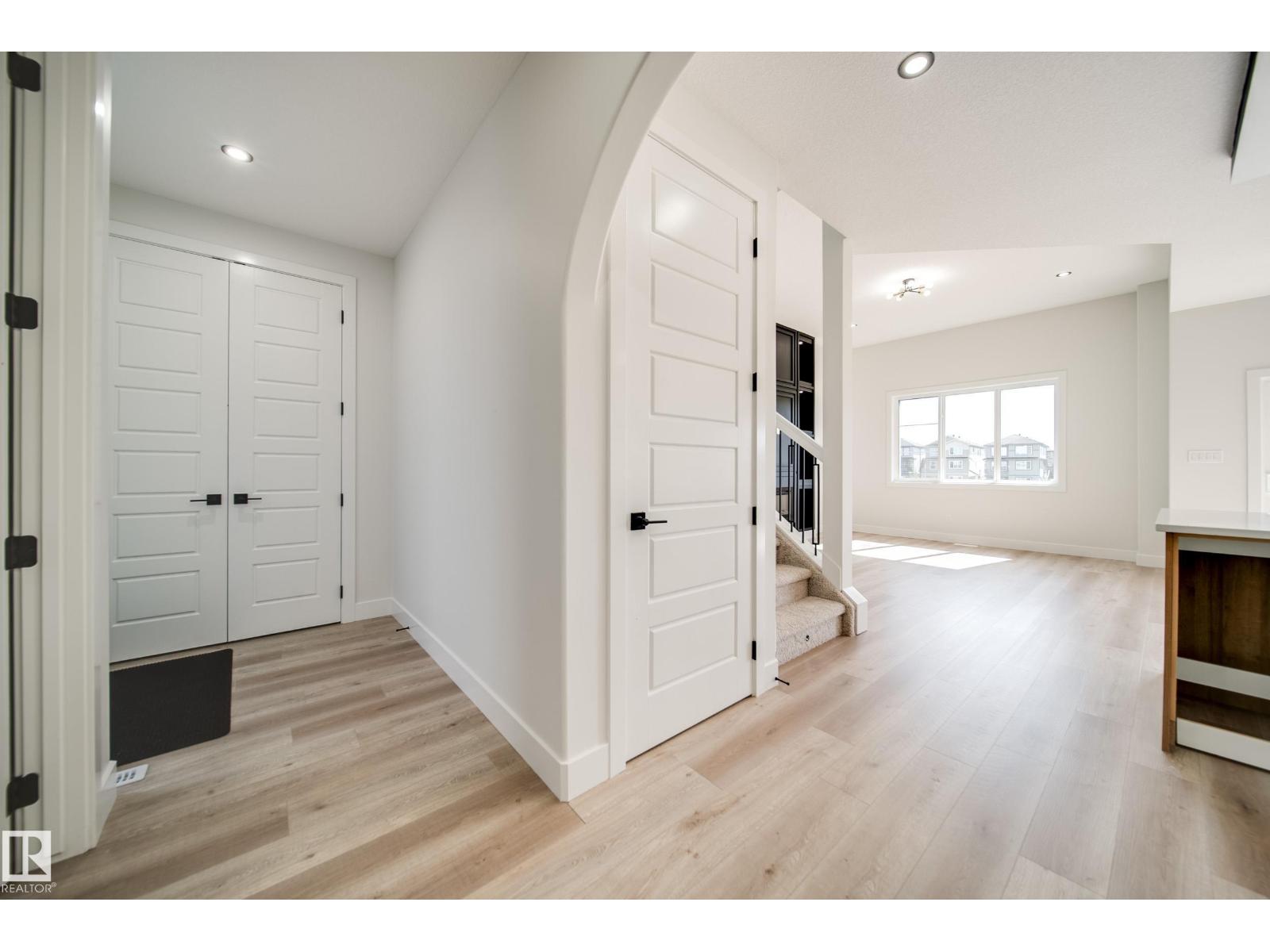 8527 183 ave NW - 5