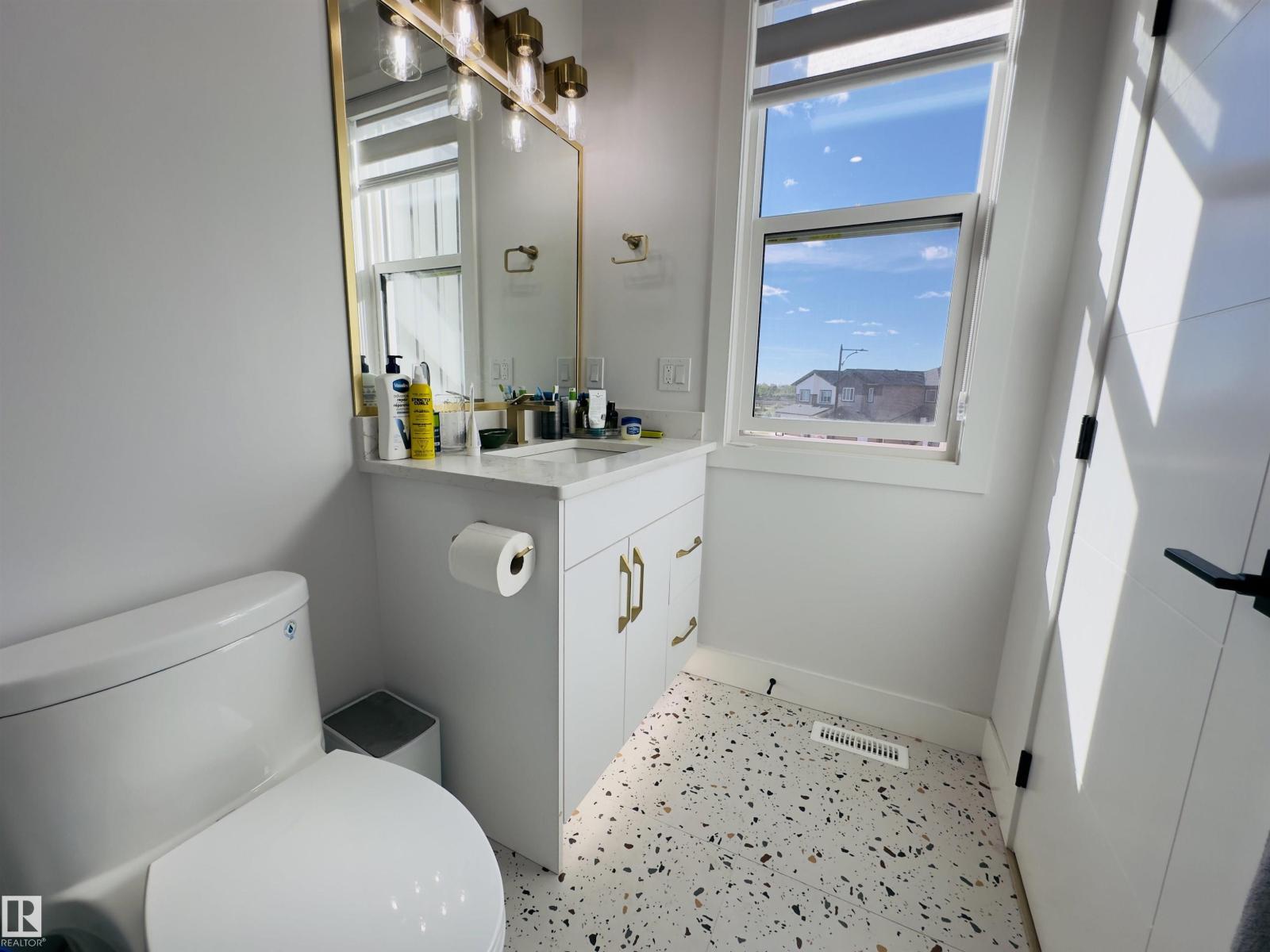 1731 62 AV NE - 50