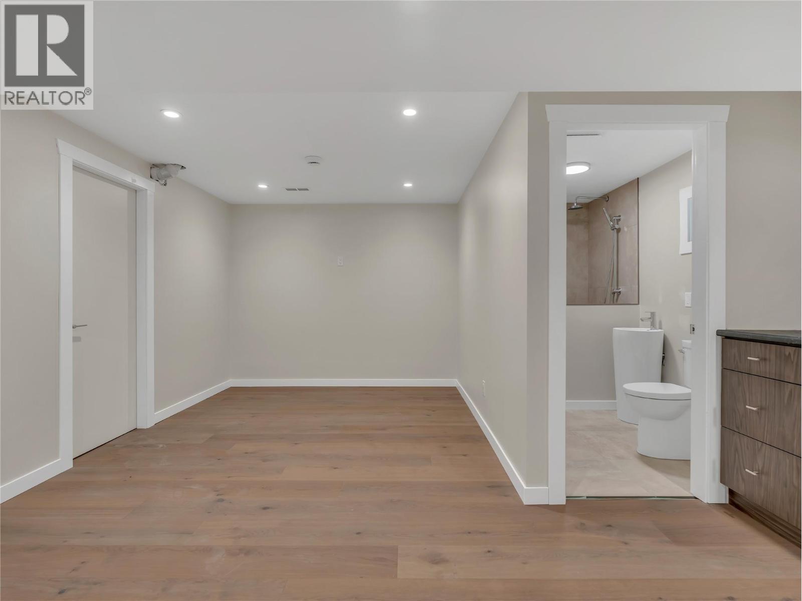 157 ADAMS Crescent - 39