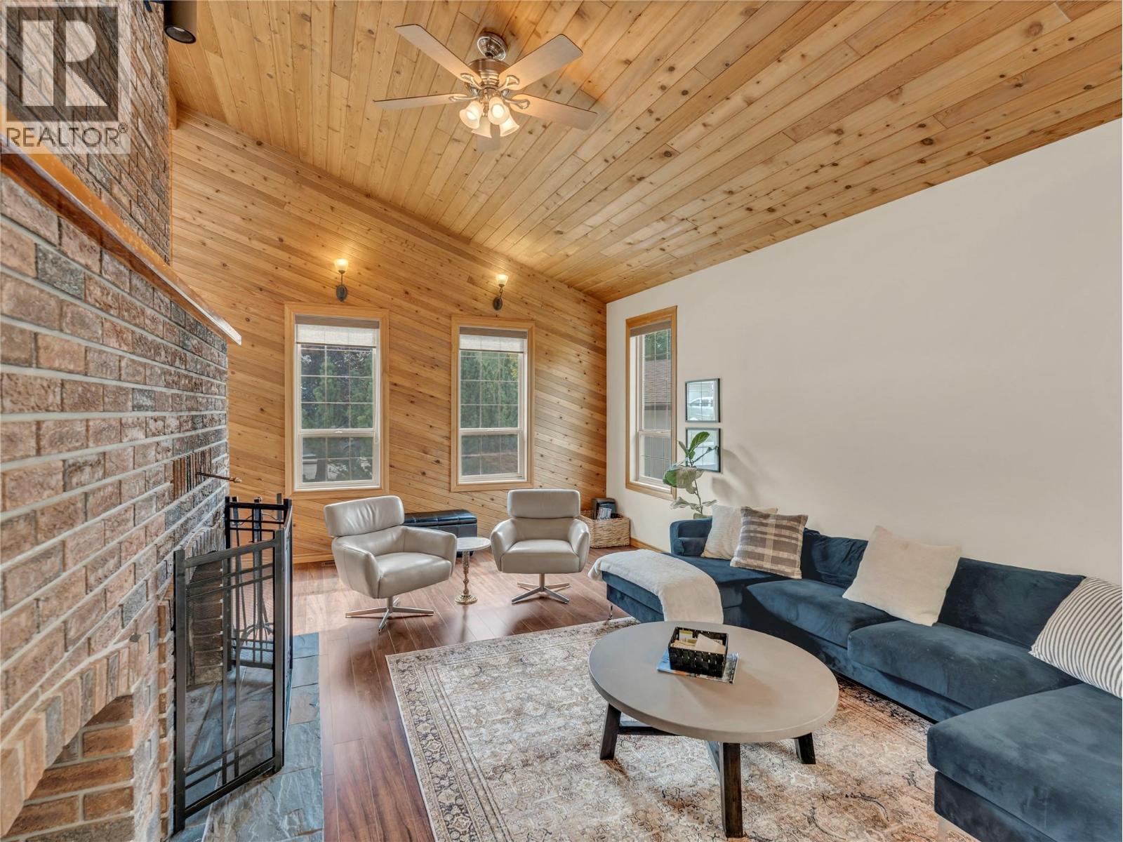 157 ADAMS Crescent - 4
