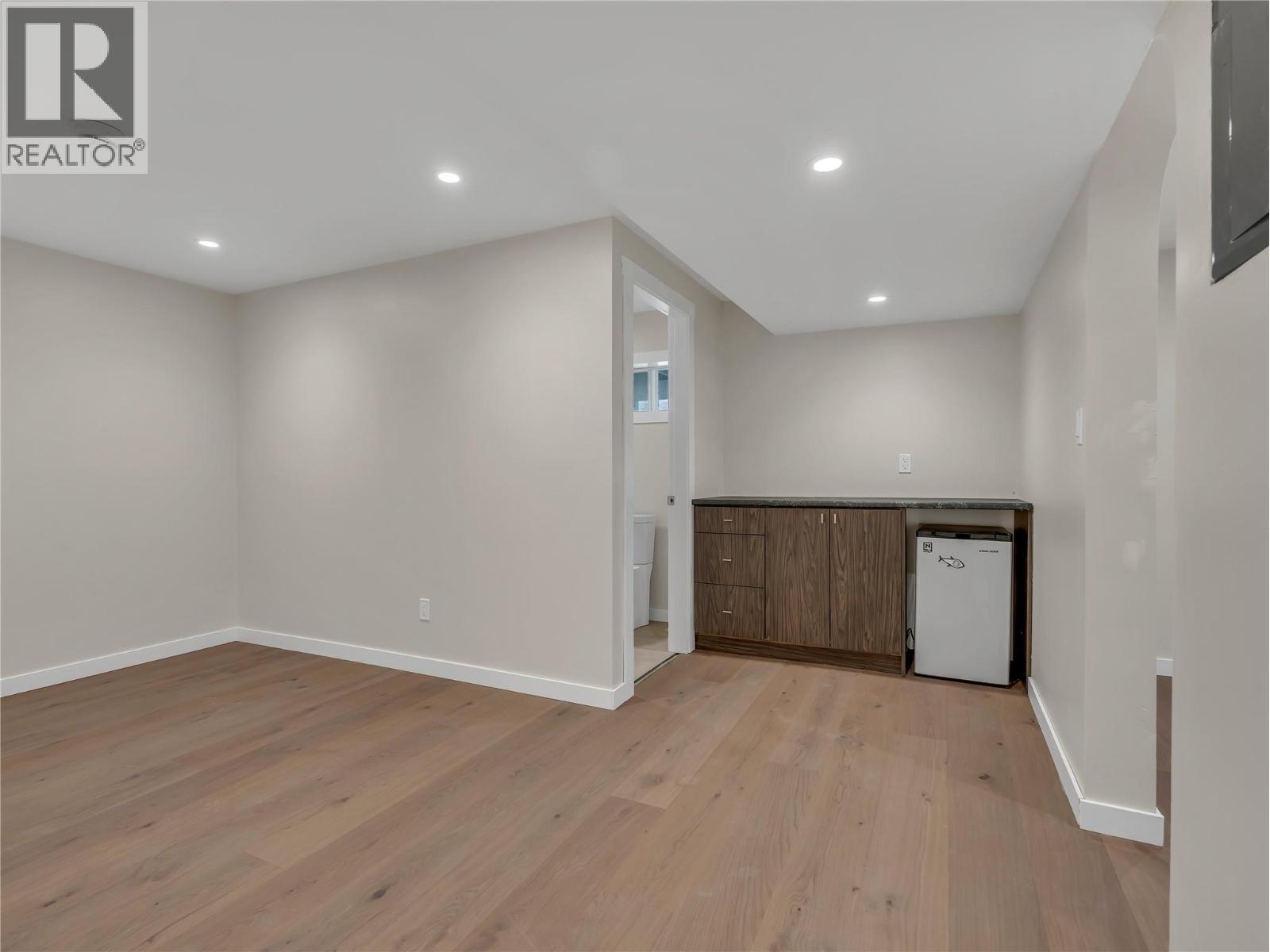 157 ADAMS Crescent - 37