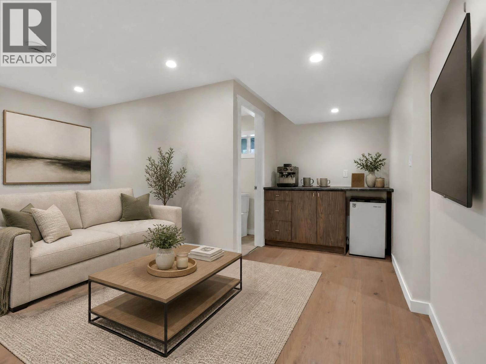 157 ADAMS Crescent - 36