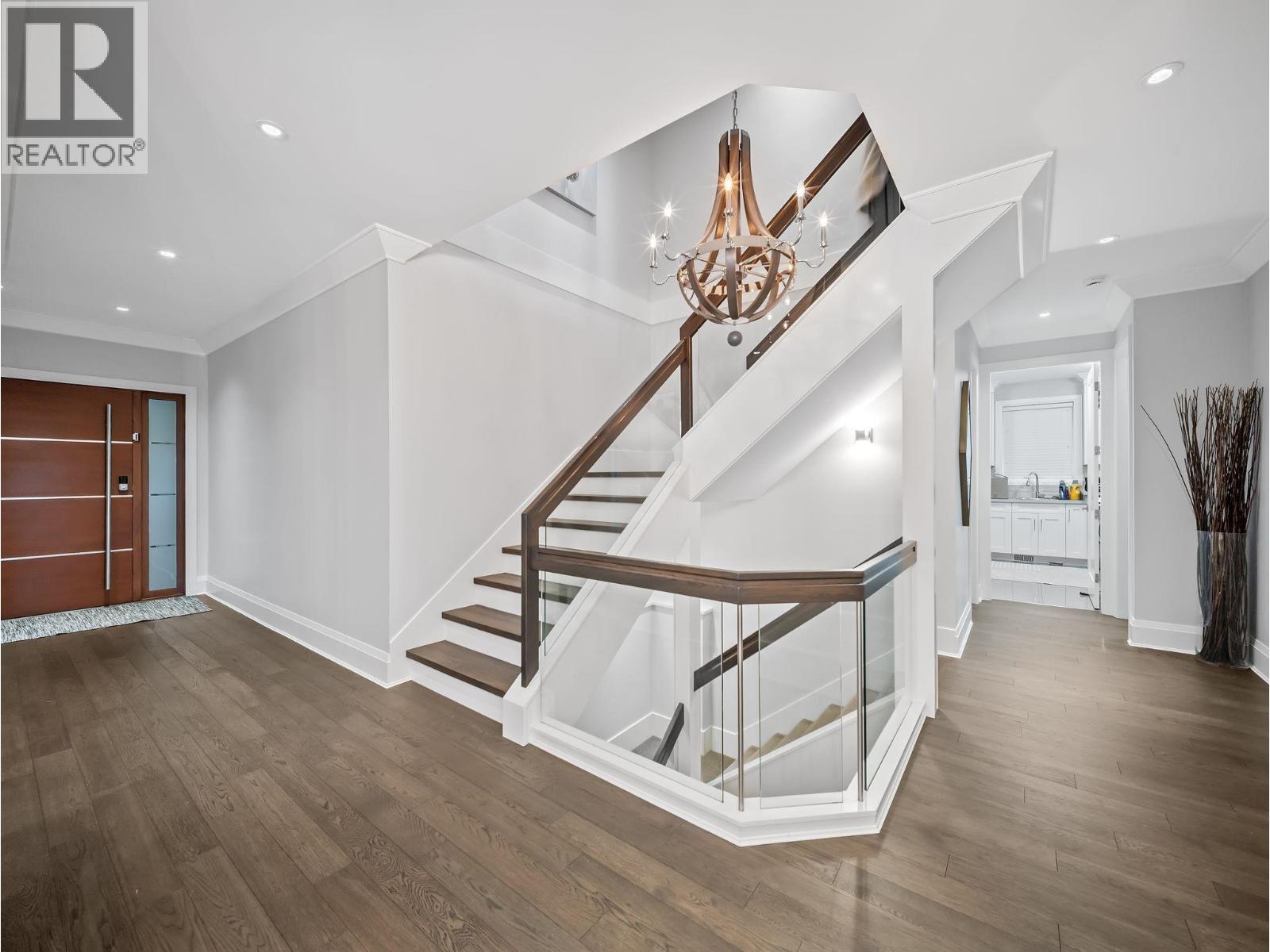 433 E QUEENS ROAD, North Vancouver