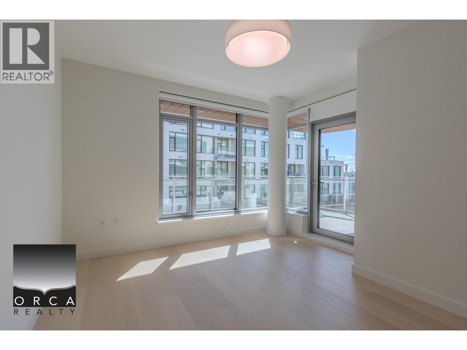 #410 777 HARBOUR Way, North Vancouver, British Columbia, V7P0G2, North Vancouver, British Columbia — photo 3 of 5