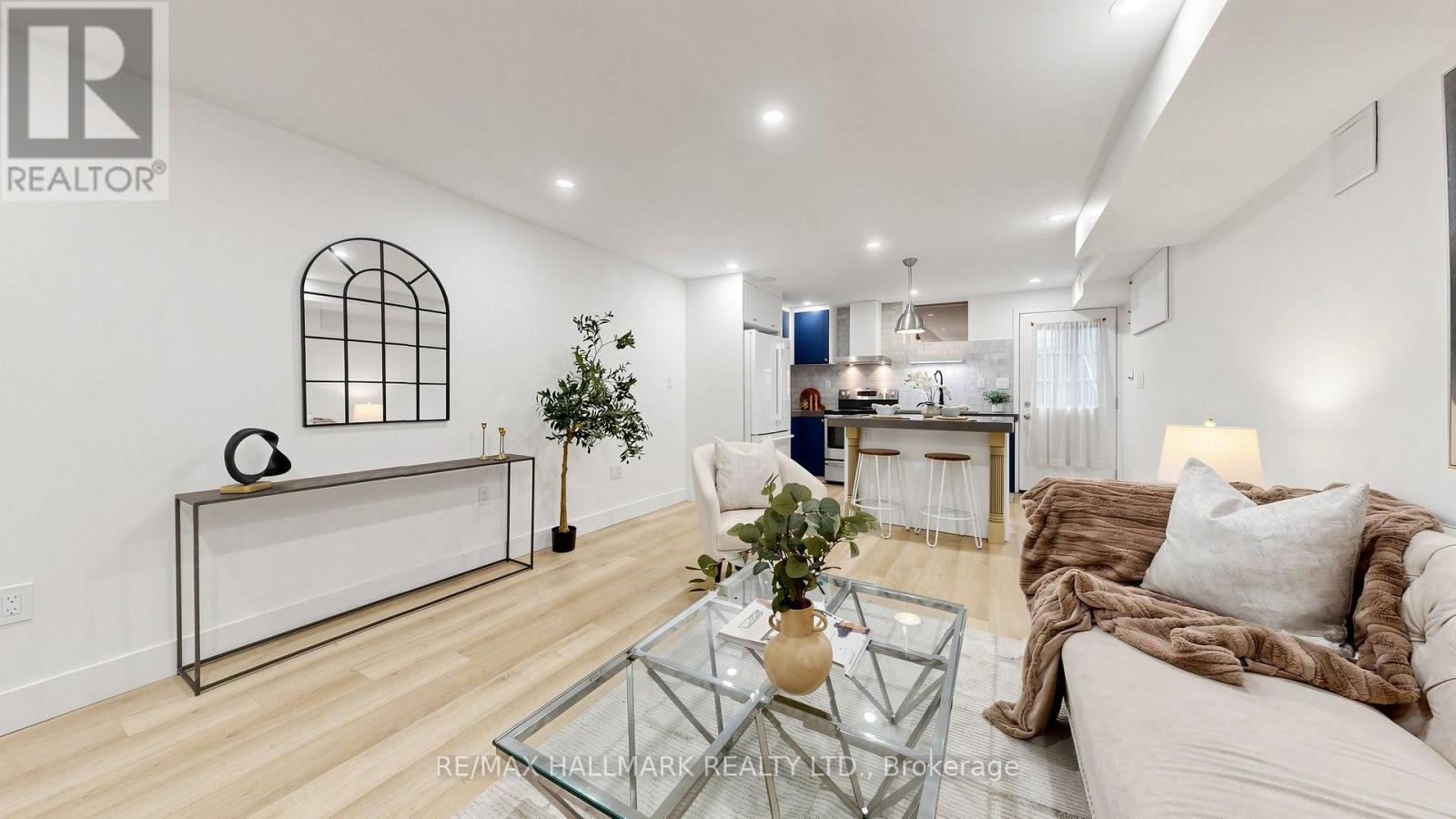 31 1/2 GRANBY STREET - 33