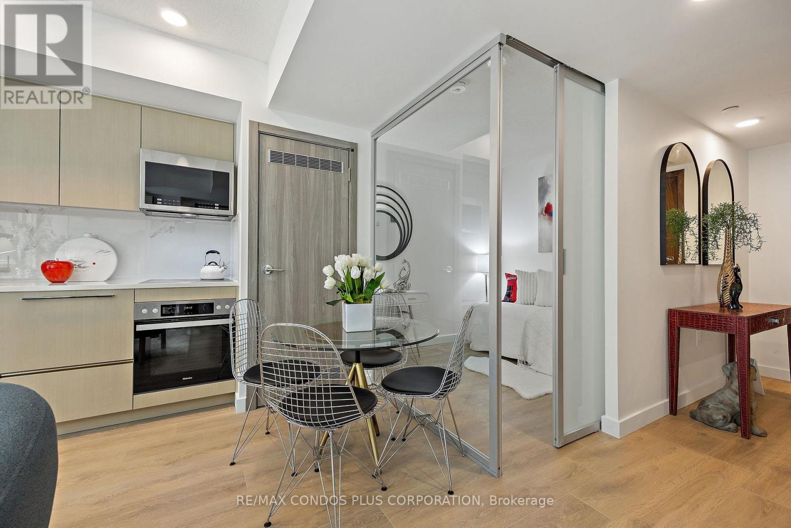 #810 38 WIDMER STREET - 3