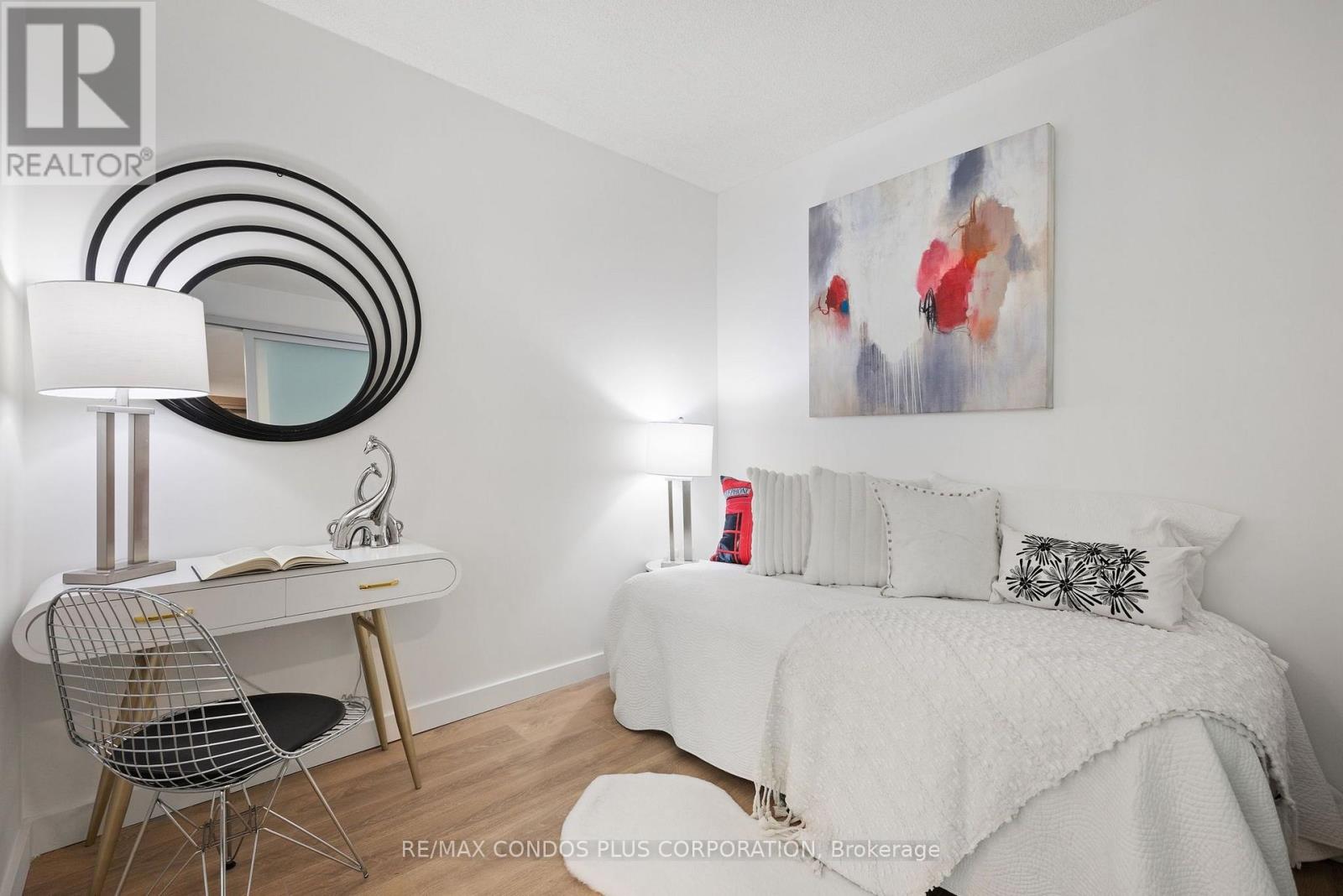 #810 38 WIDMER STREET - 5