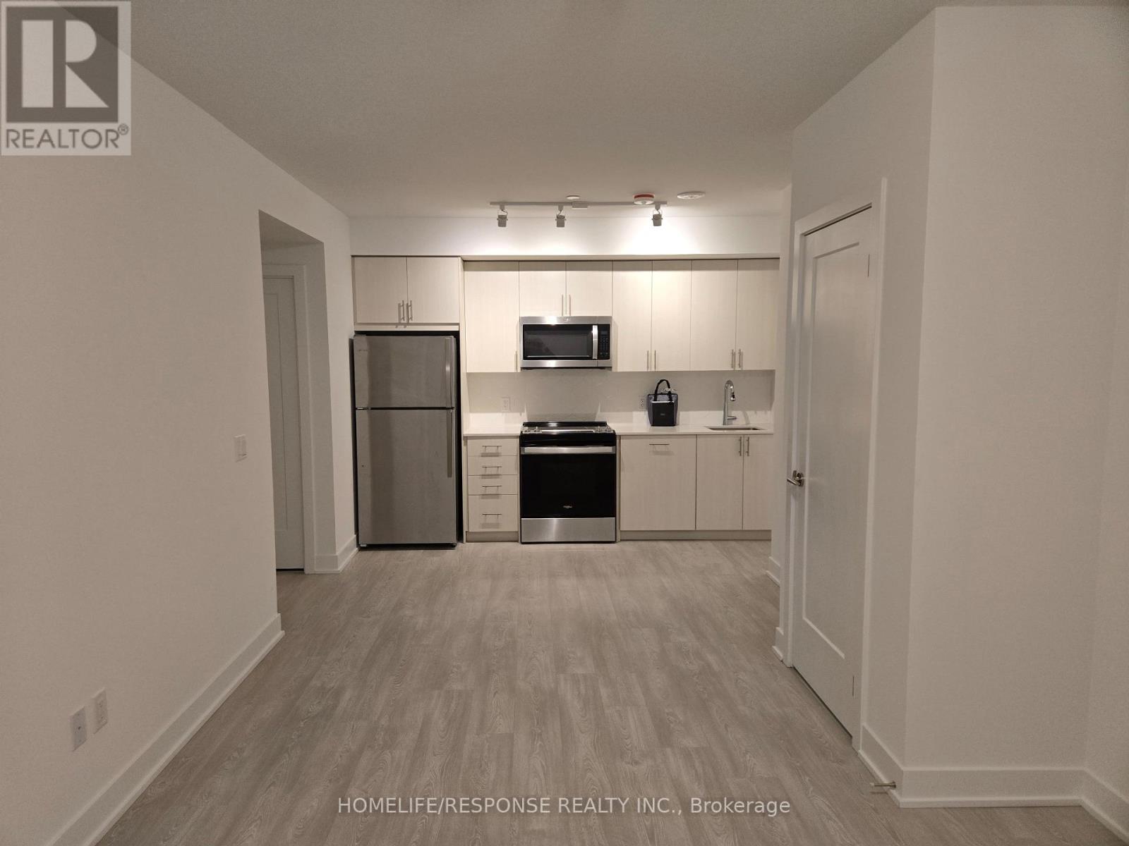 2545 Simcoe Unit 916 photo 5