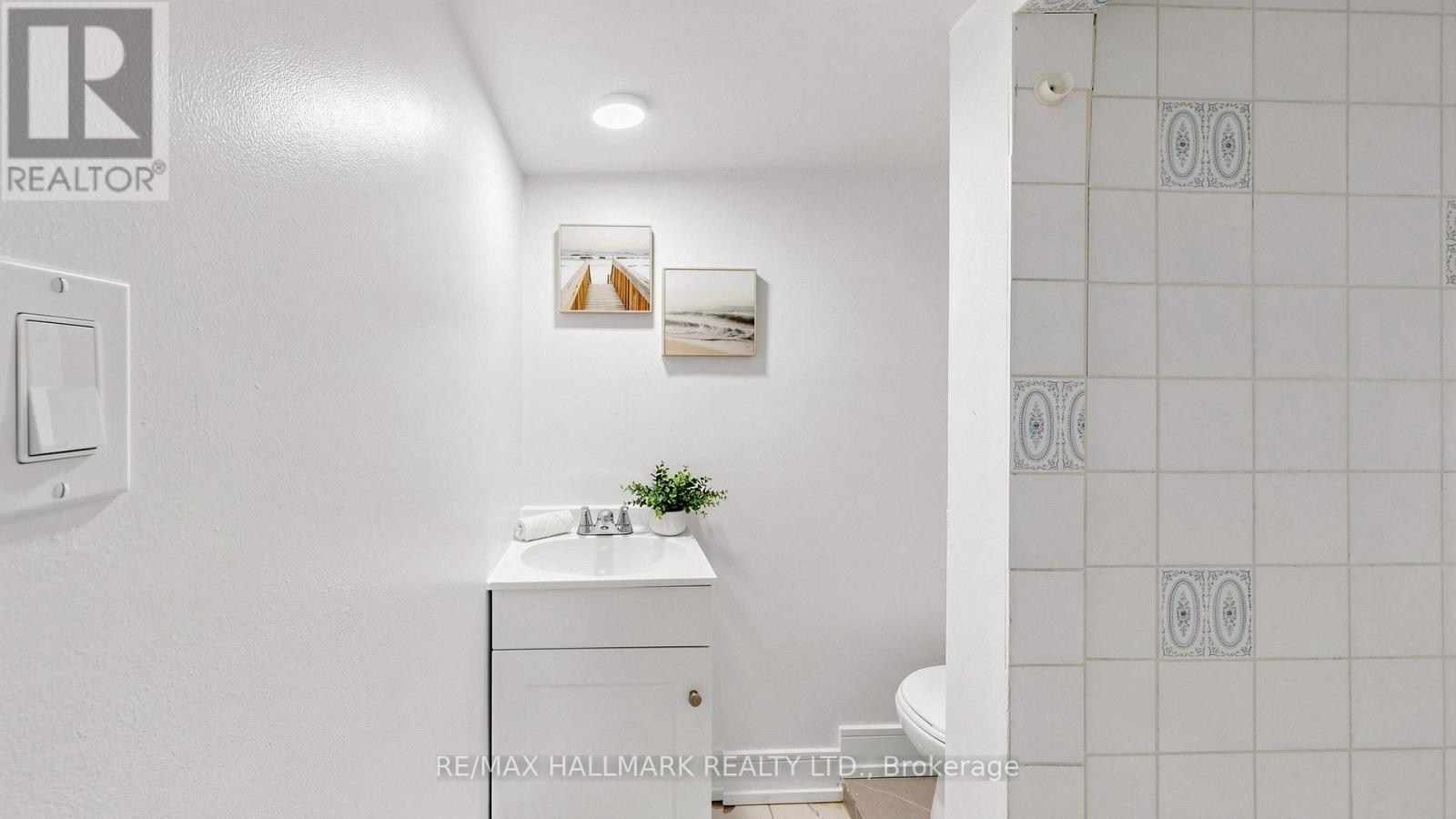 16 QUEENSDALE AVENUE - 20