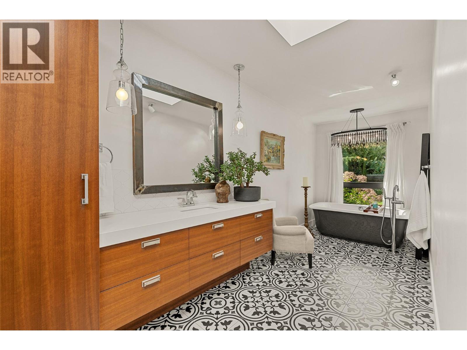  529 Keith Road, Kelowna
