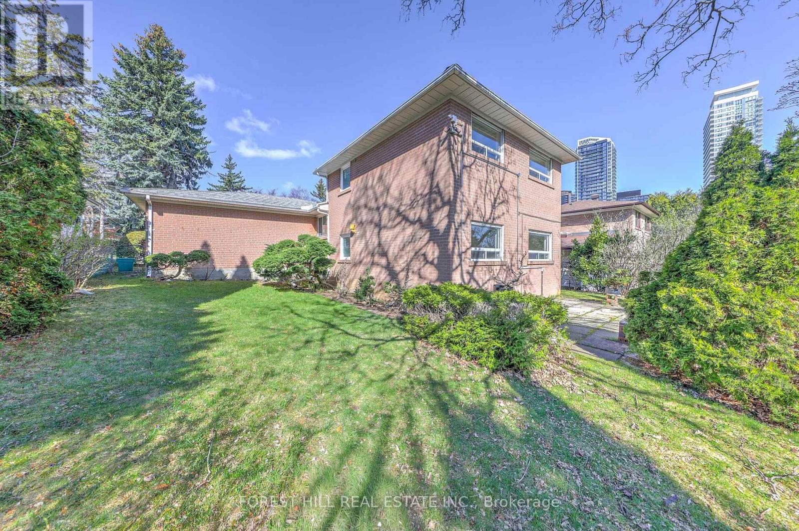 63 HOPPERTON DRIVE - 25