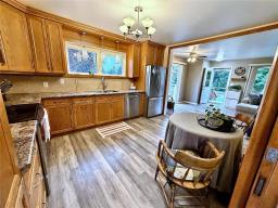 Eat in kitchen - 157 3rd Avenue Nw, Carman, MB R0G0J0 Photo 6