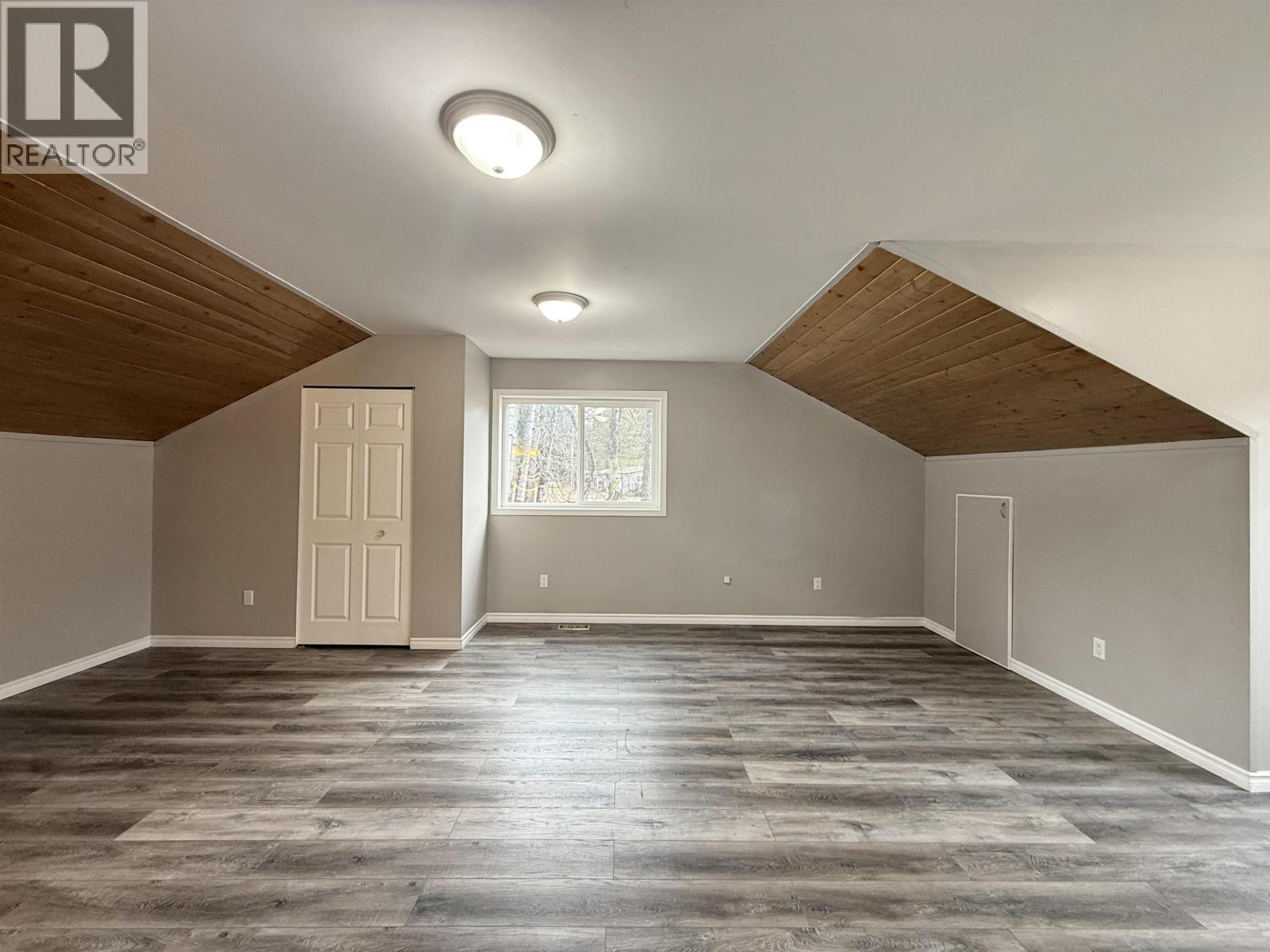 6017 CEDAR CREEK ROAD - Image 31