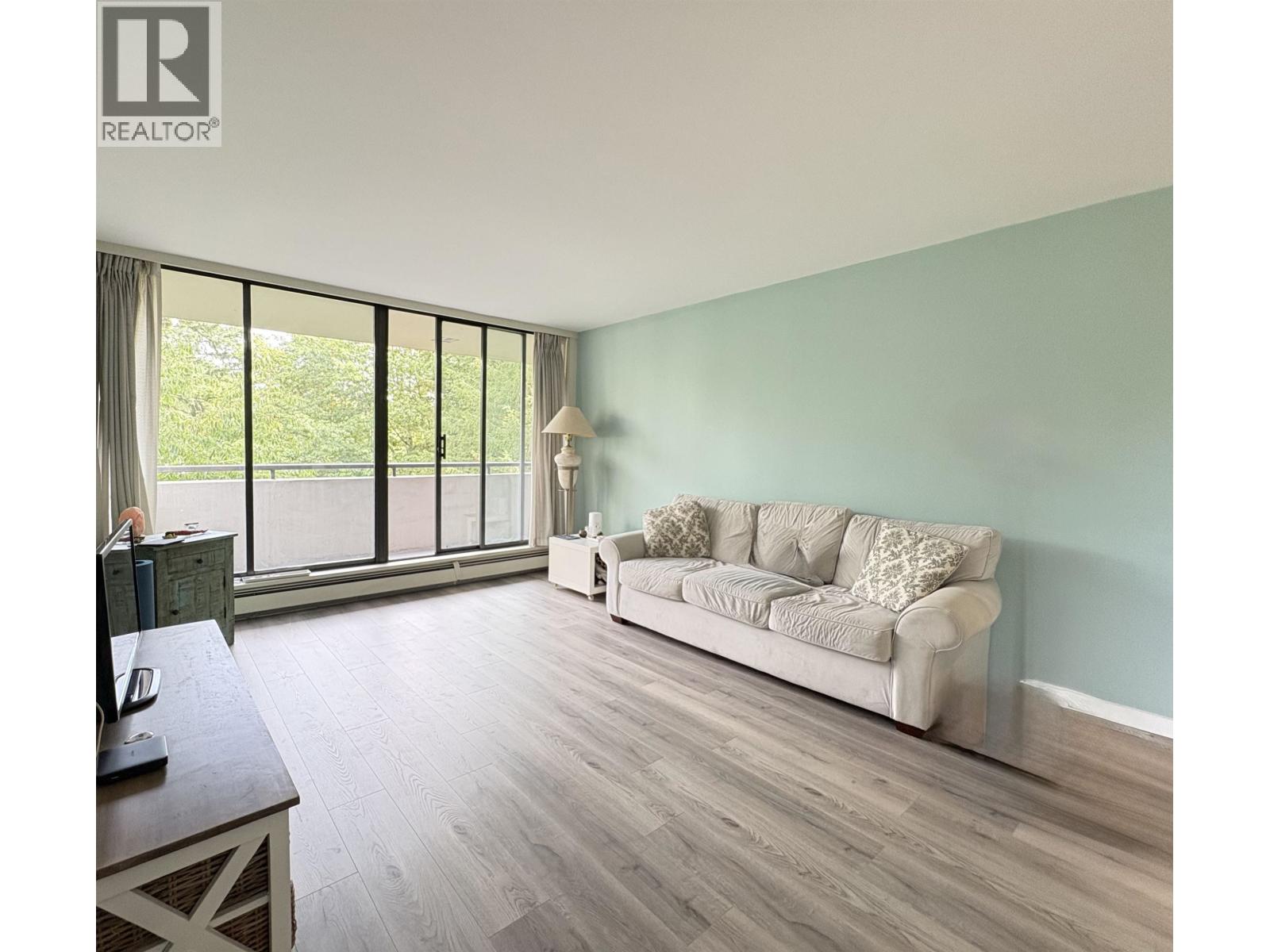 #602 2060 BELLWOOD Avenue, Burnaby, British Columbia, V5B4V2, Burnaby, British Columbia — photo 2 of 5
