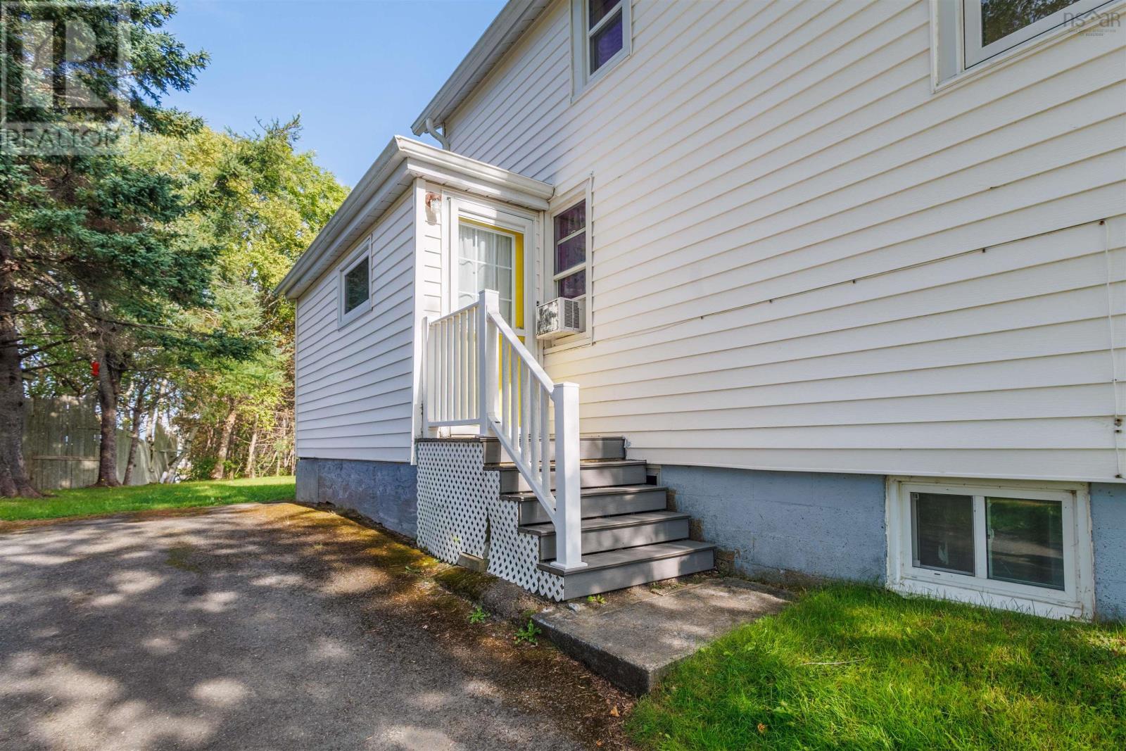 378 Alexandra Street, Sydney, Nova Scotia, B1S2G4, Sydney, Nova Scotia — photo 4 of 5