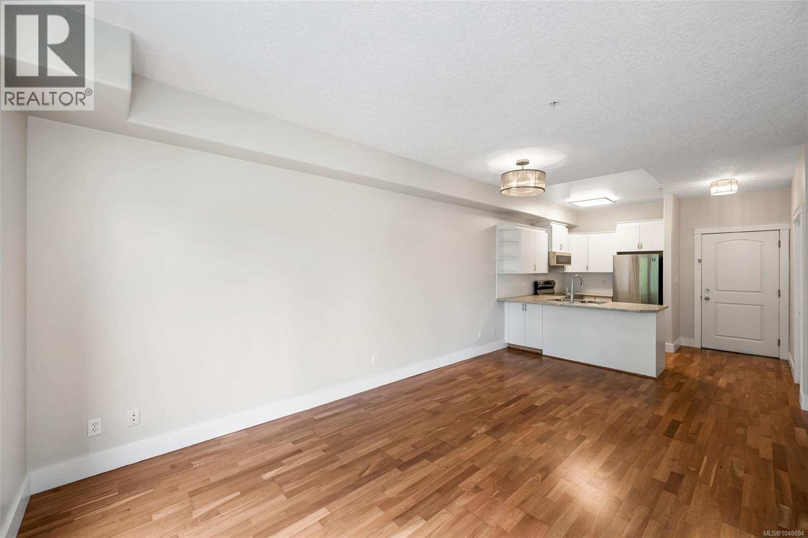 207 3915 Carey Road, Saanich