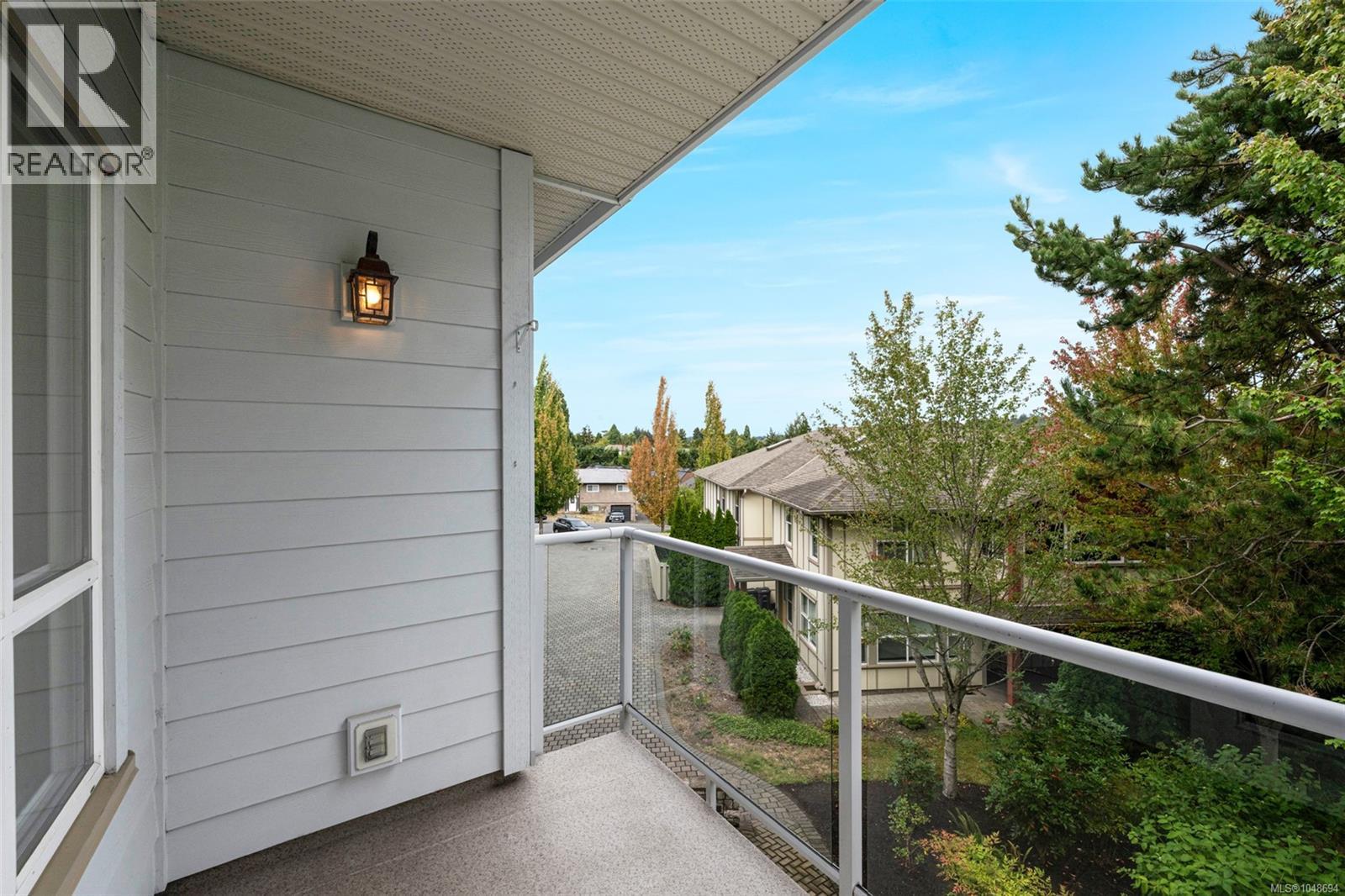 207 3915 Carey Road, Saanich