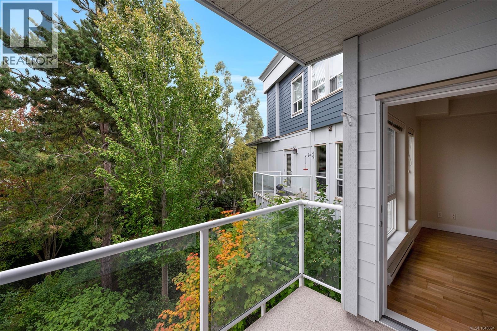 207 3915 Carey Road, Saanich