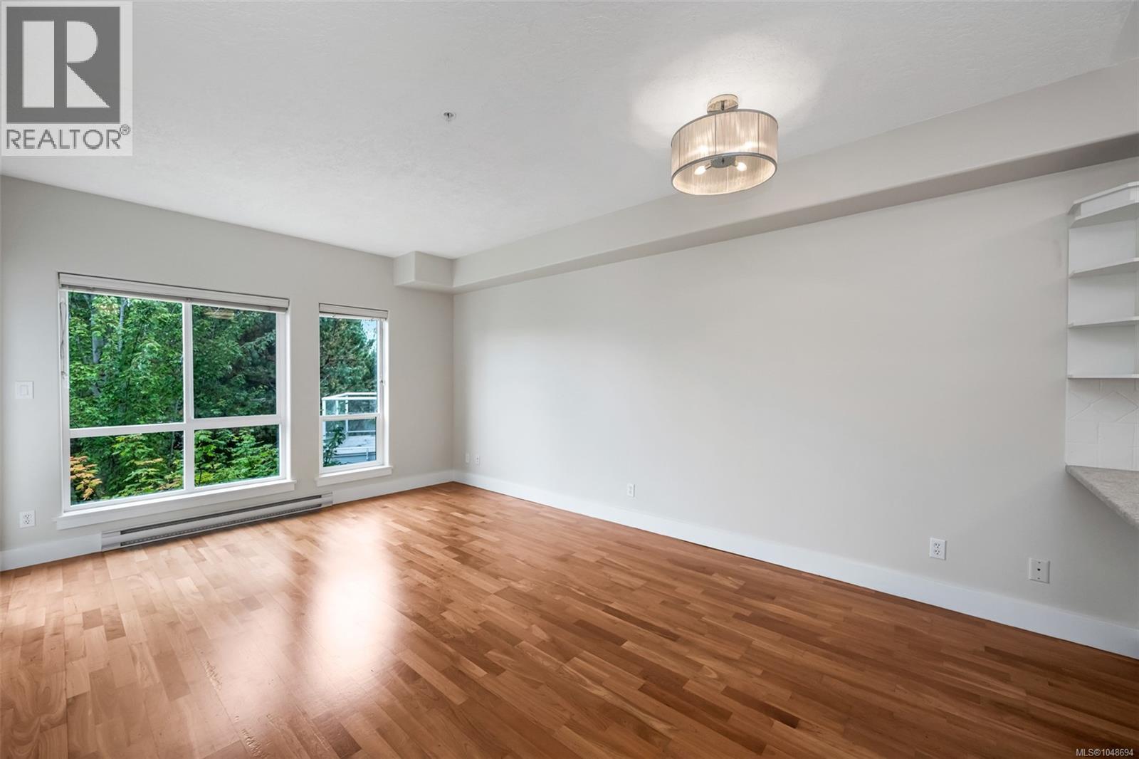 207 3915 Carey Road, Saanich