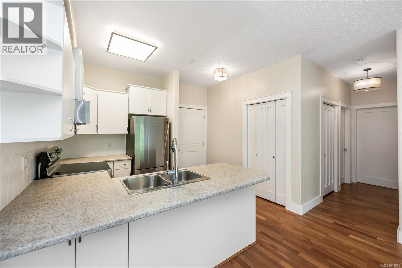 207 3915 Carey Road, Saanich