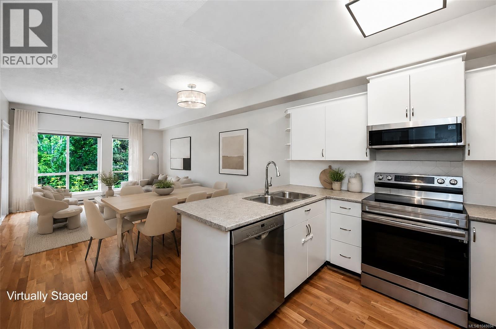 #207 3915 Carey Rd - 3