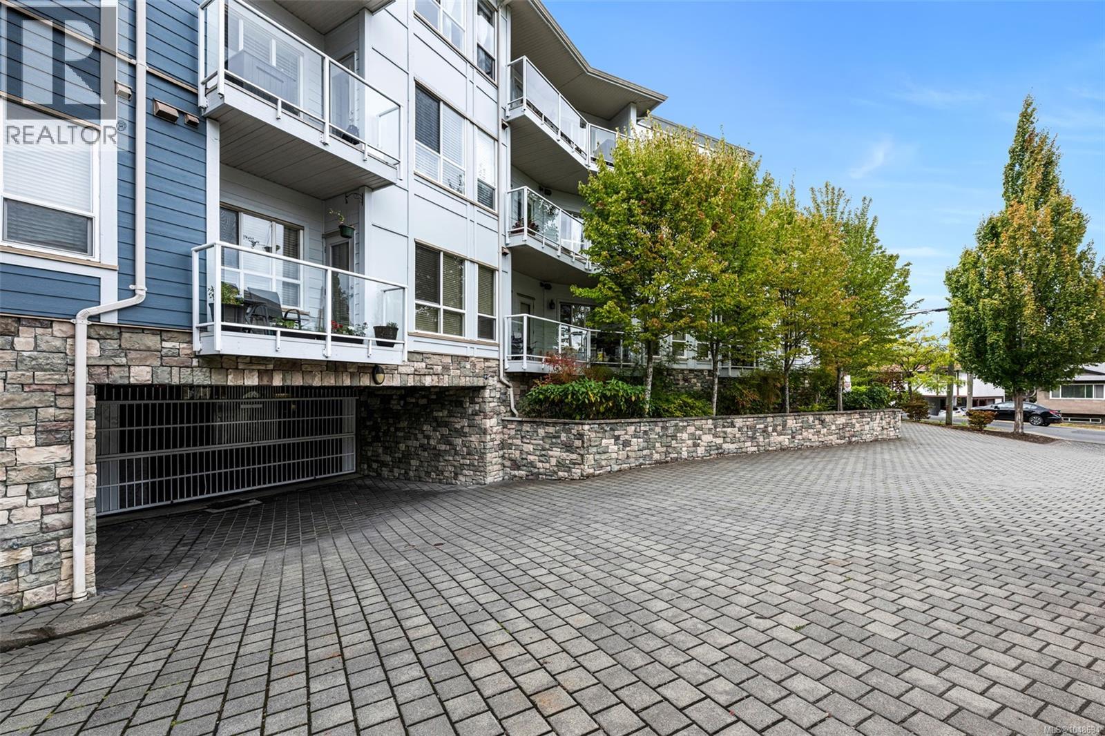 207 3915 Carey Road, Saanich