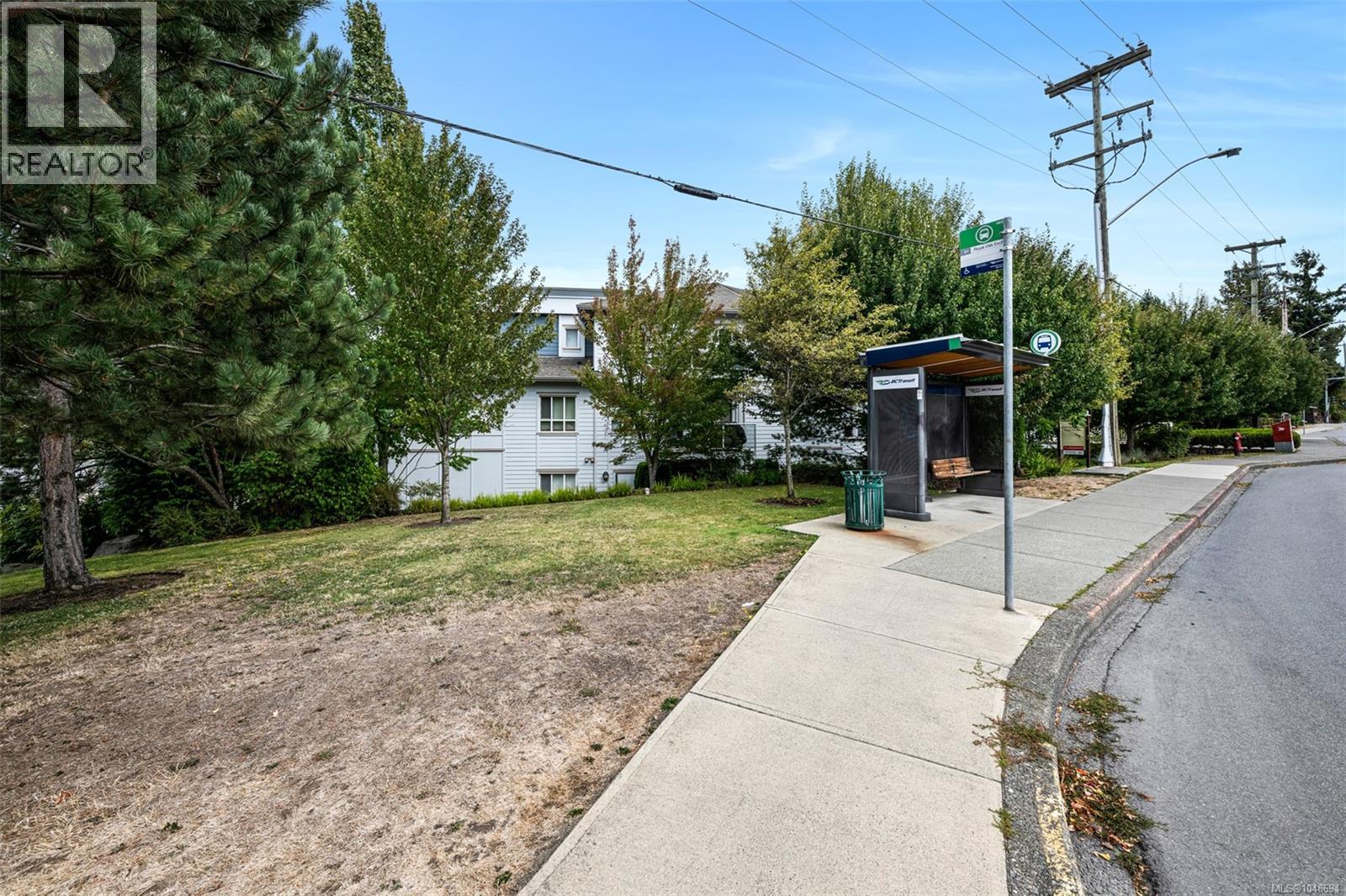 207 3915 Carey Road, Saanich