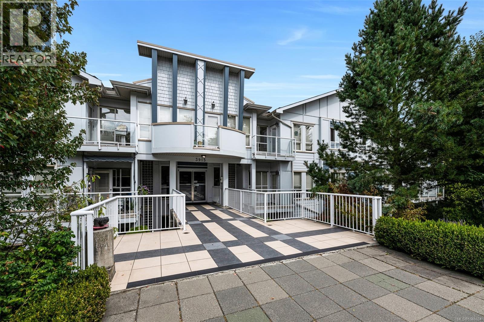207 3915 Carey Road, Saanich