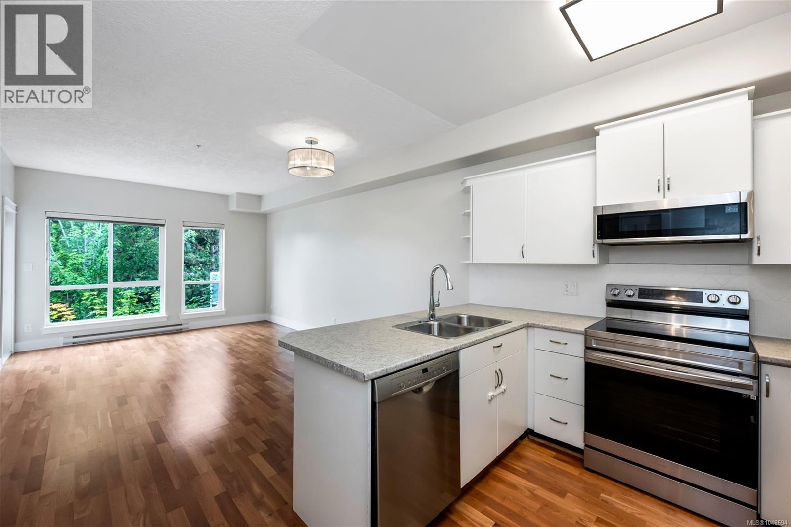 #207 3915 Carey Rd - 9