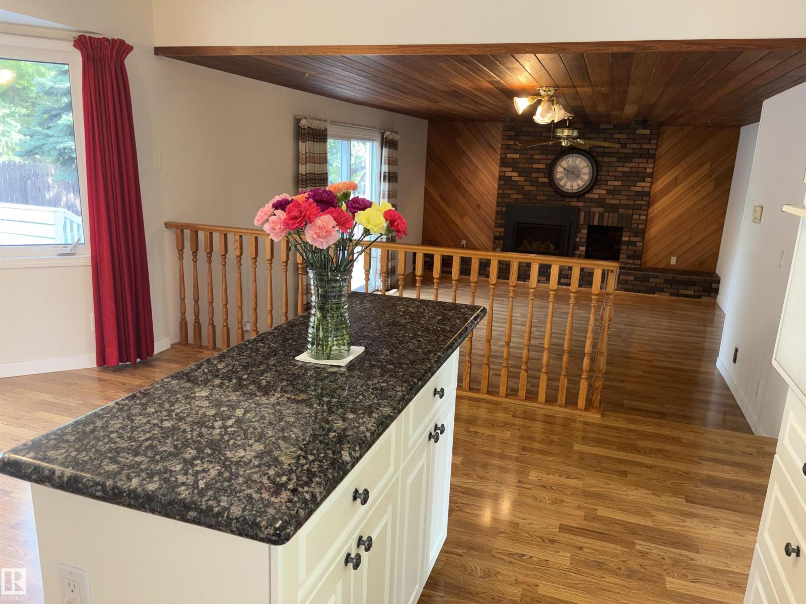 4027 74 ST NW - 14