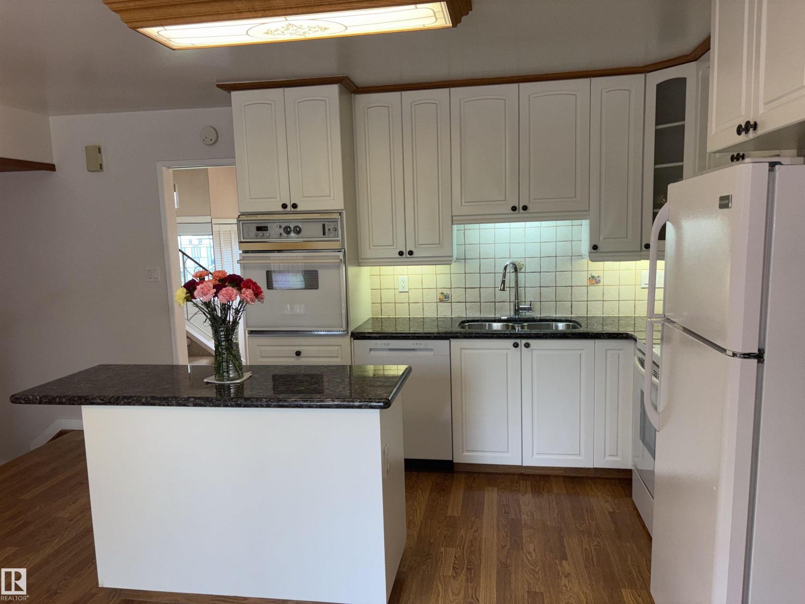 4027 74 ST NW - 11