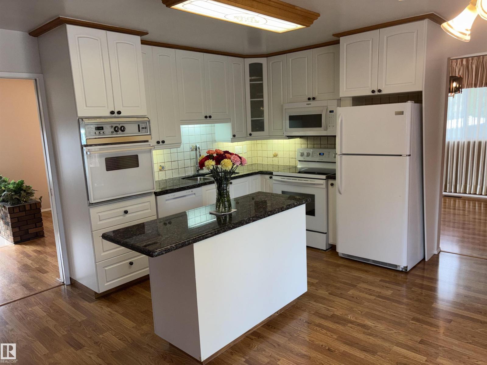 4027 74 ST NW - 9