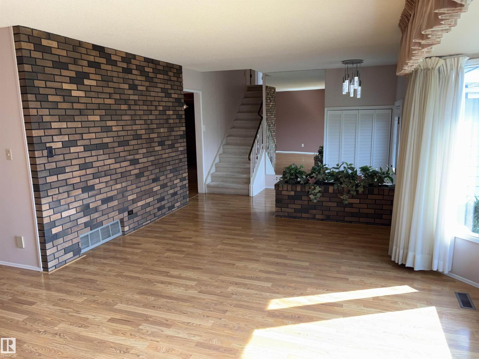 4027 74 ST NW - 5