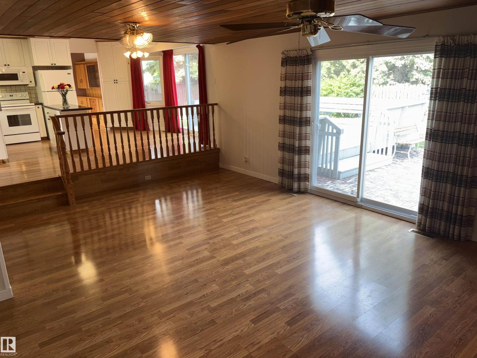 4027 74 ST NW - 19