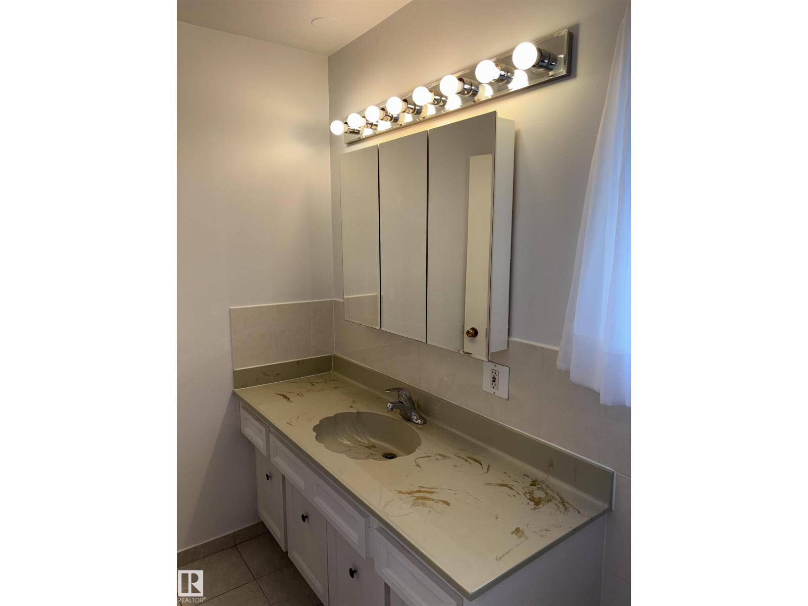 4027 74 ST NW - 22