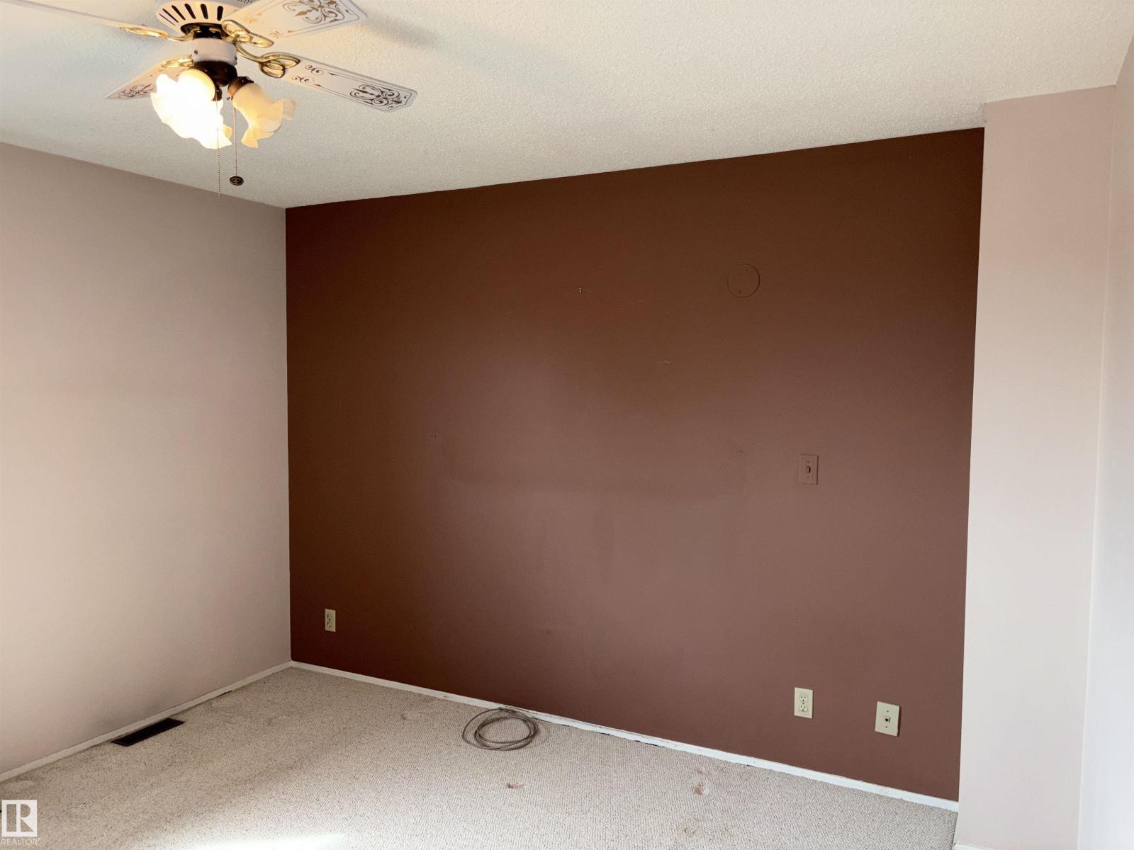 4027 74 ST NW - 28