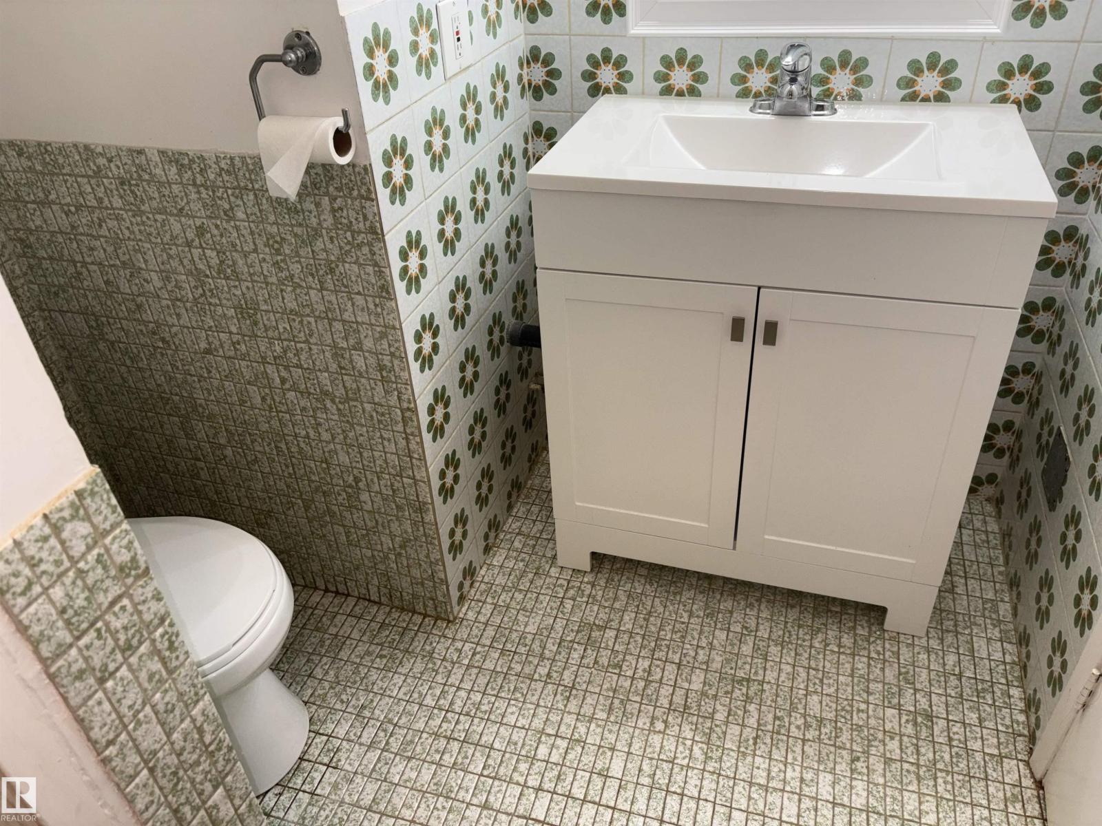 4027 74 ST NW - 48