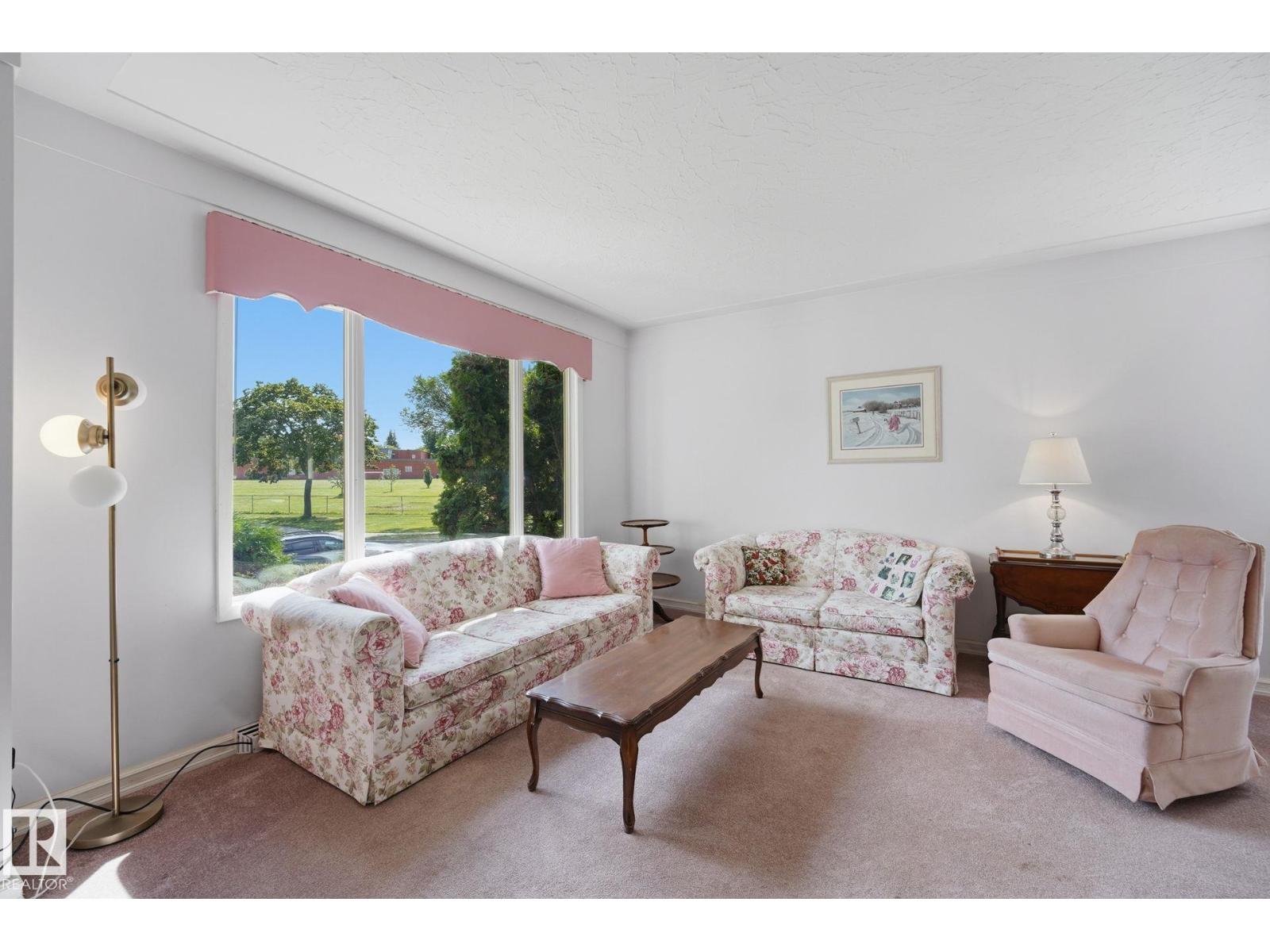 11708 135 ST NW - 4
