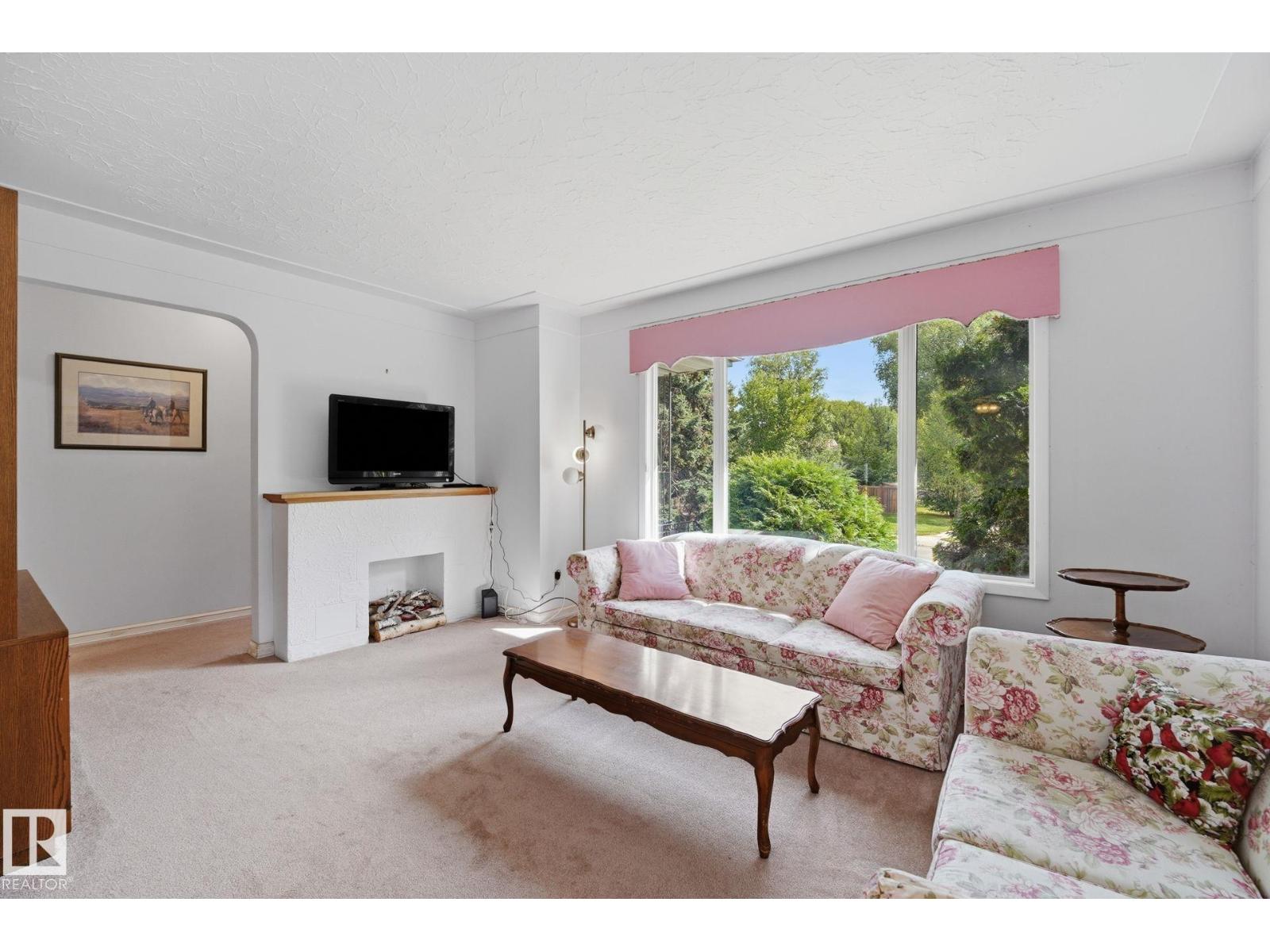 11708 135 ST NW - 5