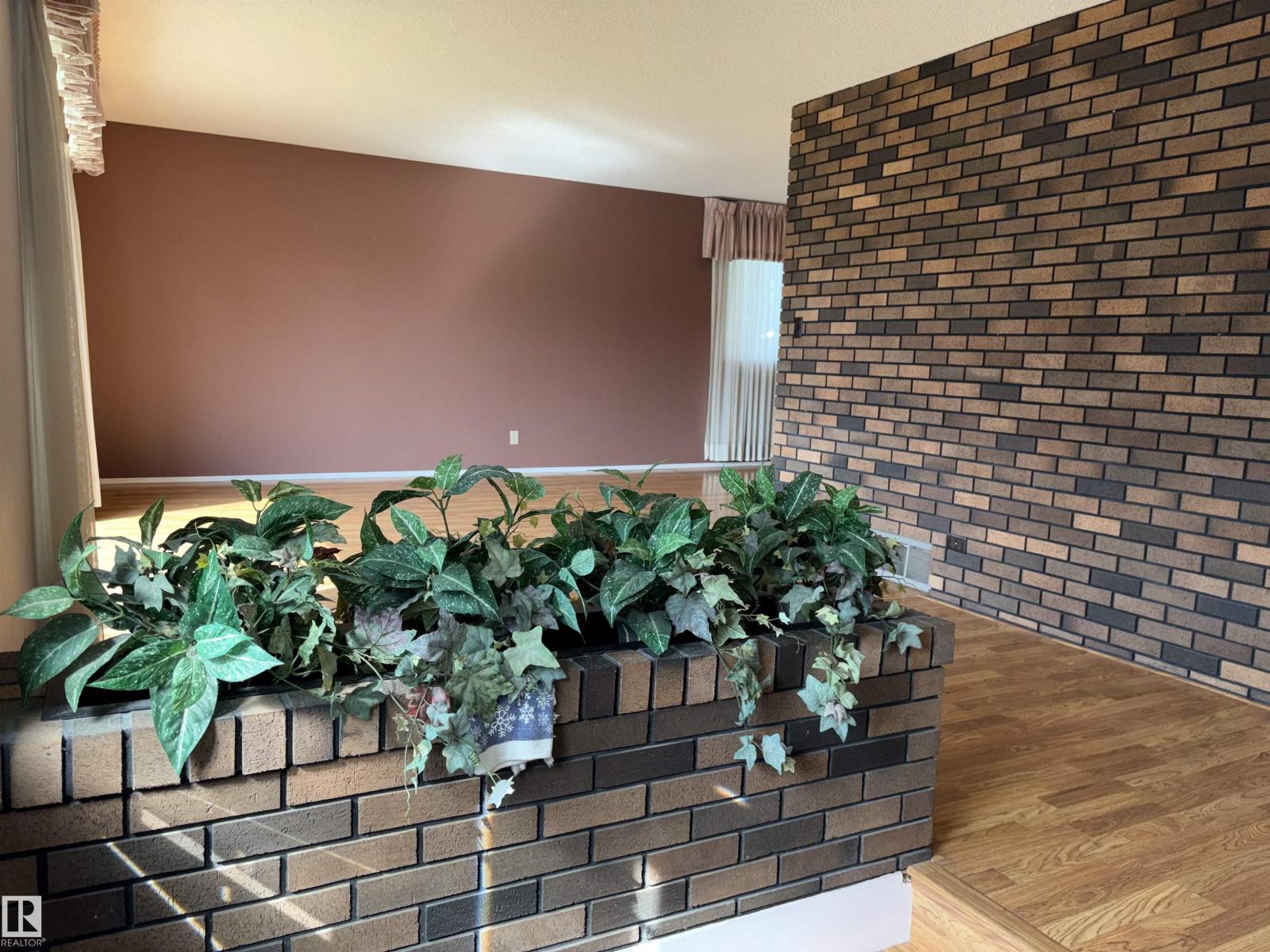4027 74 ST NW - 3