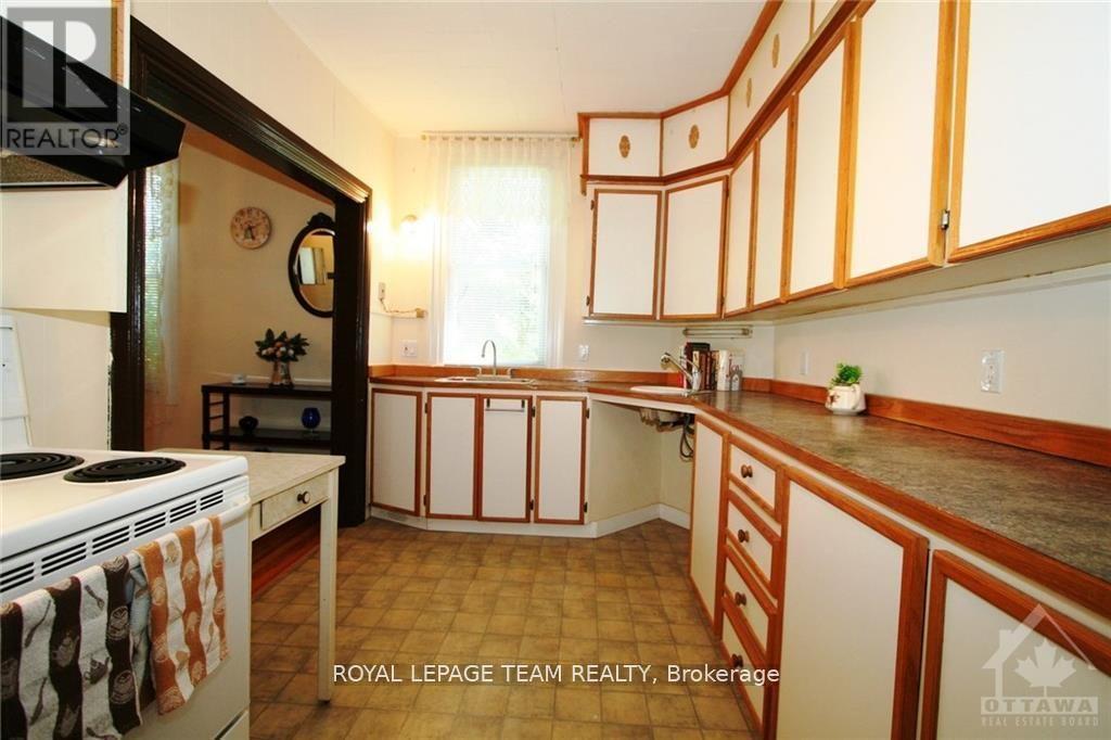 4 Bed, 2 Bath House for Sale in Ottawa – 3312 YORKS CORNERS ROAD, Ottawa – MLS# X13745050 - Image 19