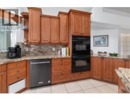Dining nook - 2457 Belgo Road, Kelowna, BC V1P1E2 Photo 13