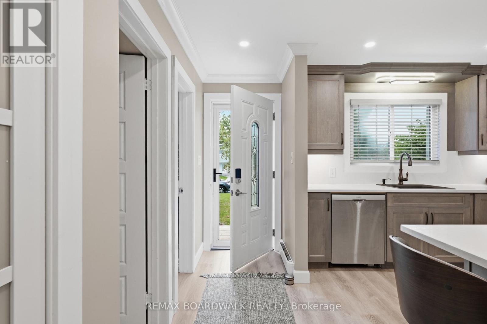 11 MAPLE AVENUE - Image 17
