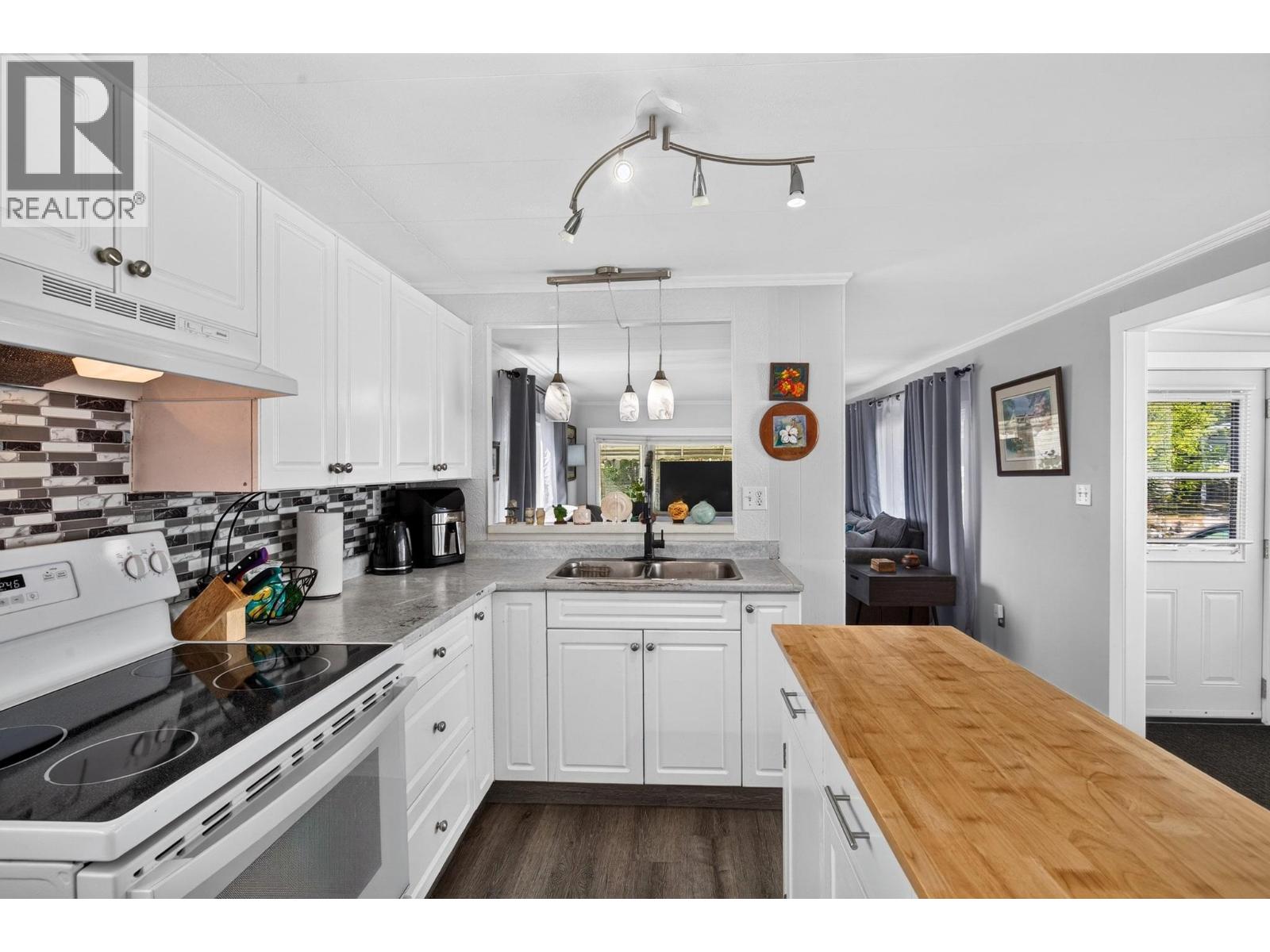 15 12022 Pretty Road, Lake Country