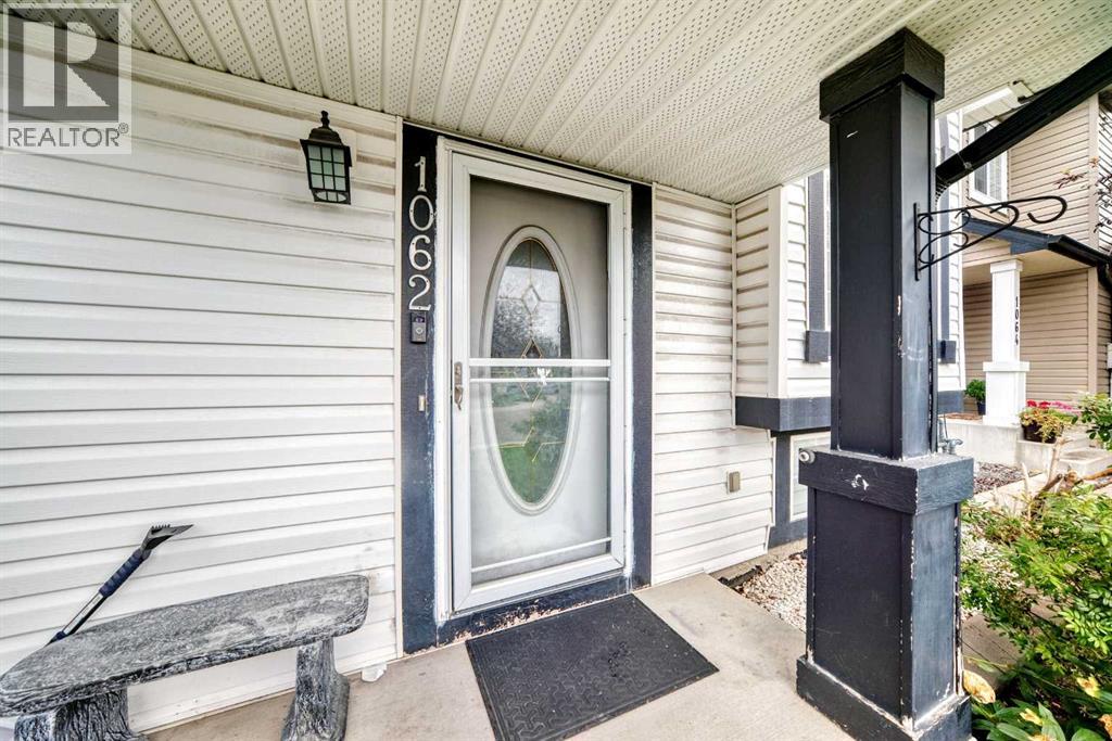 1062 Bridlemeadows Manor SW - 3