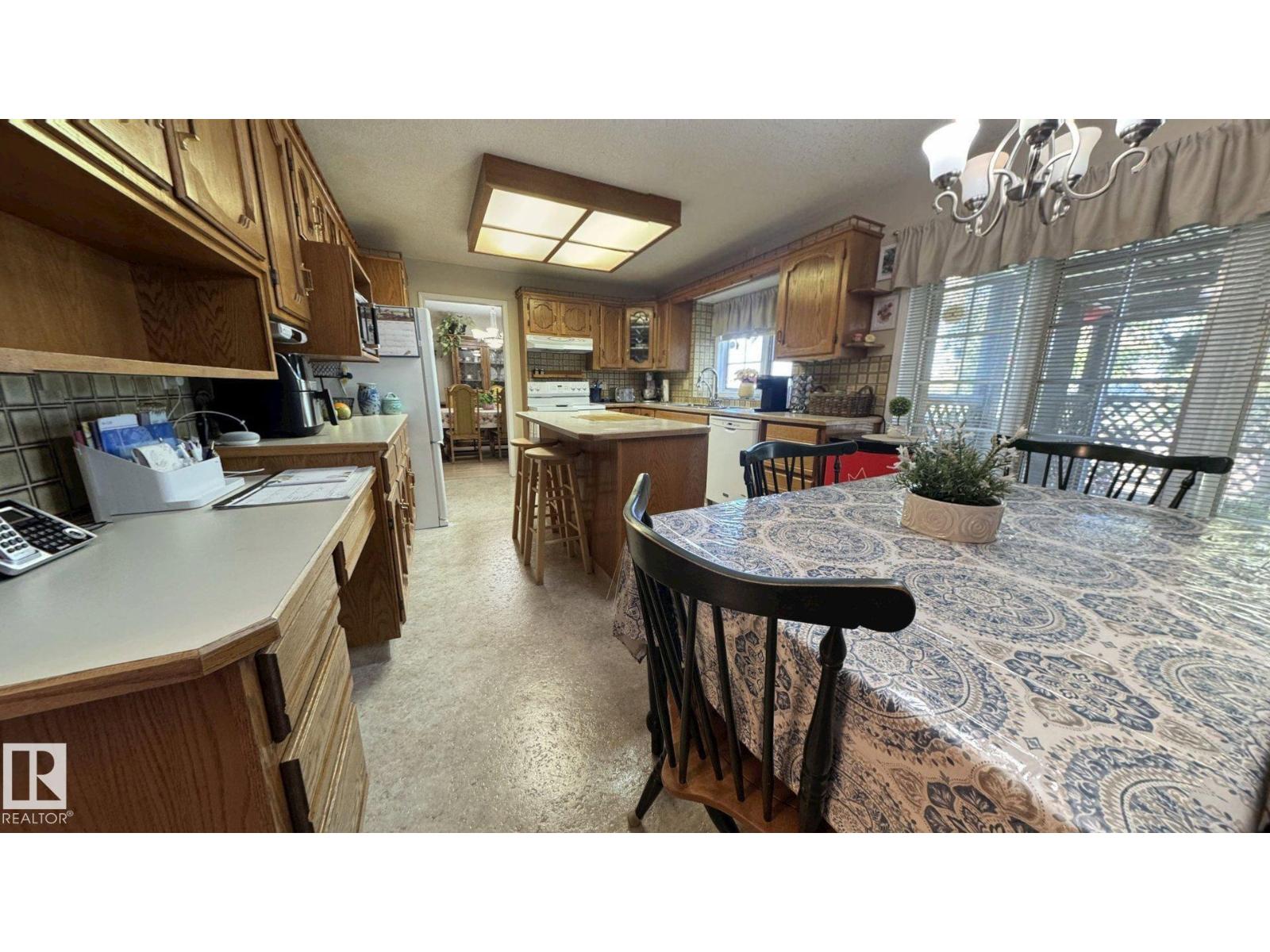 4804 45 ST - 10