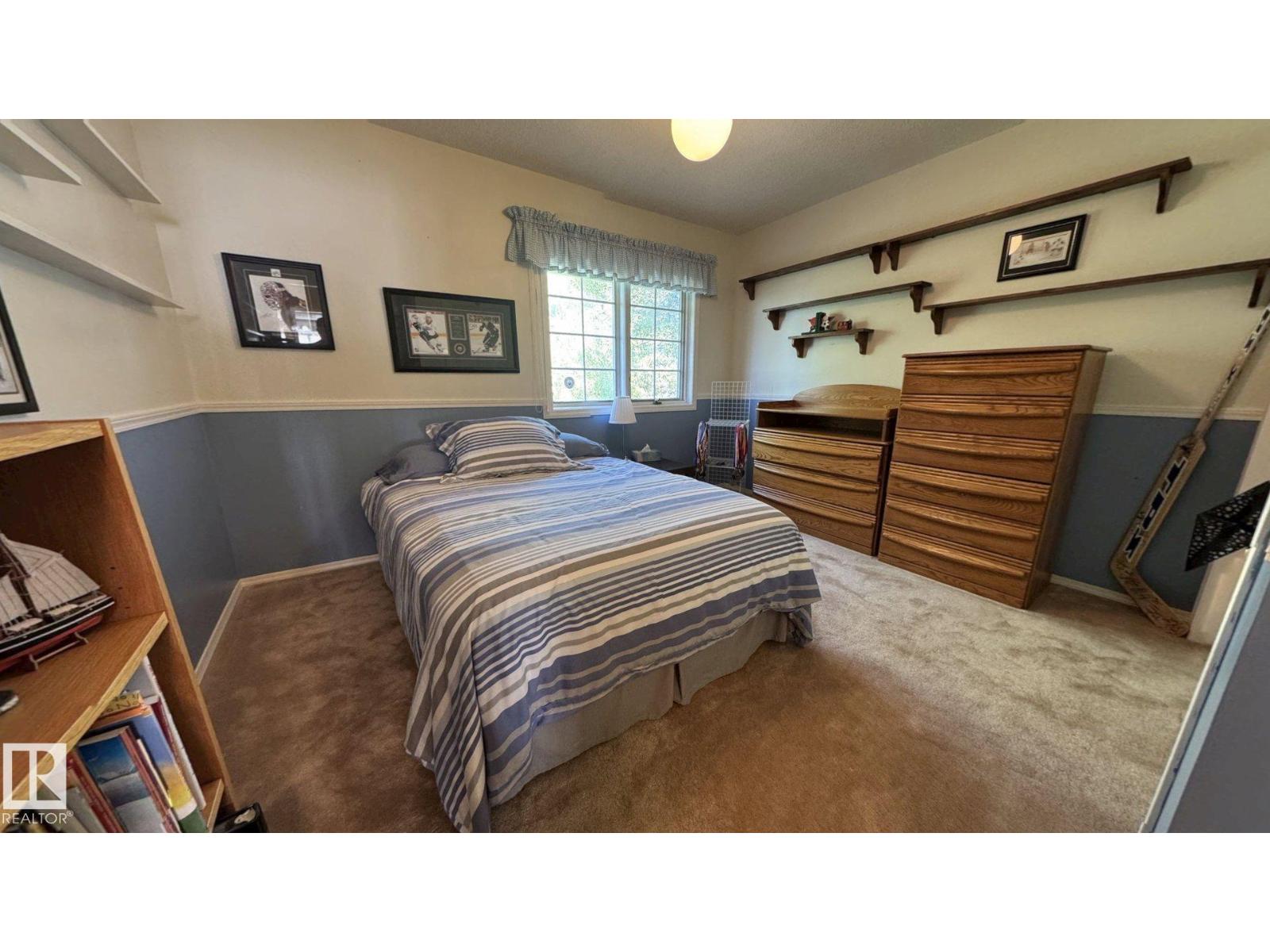 4804 45 ST - 18